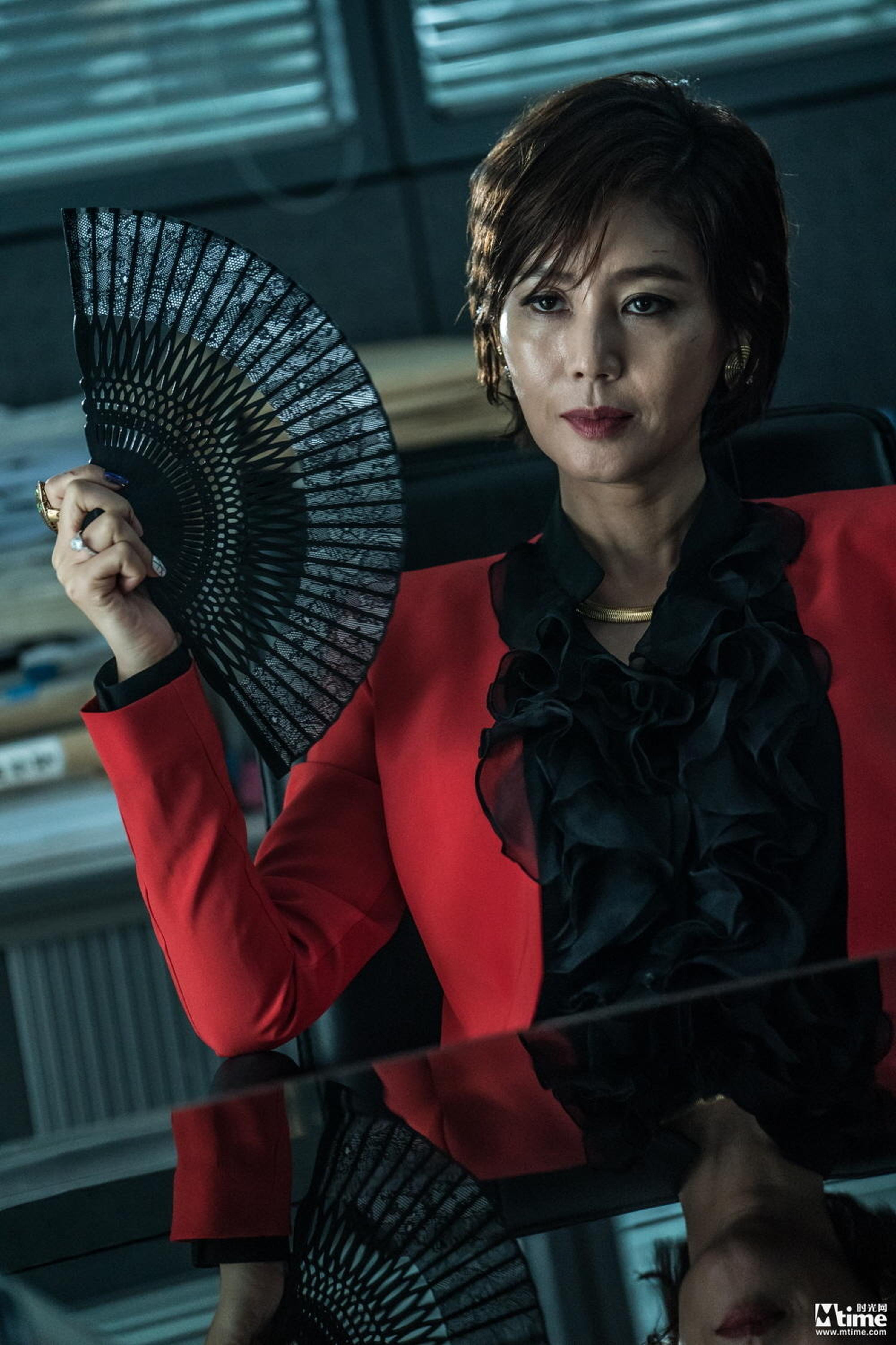贩毒组织的保护人吴妍玉由金圣玲饰演