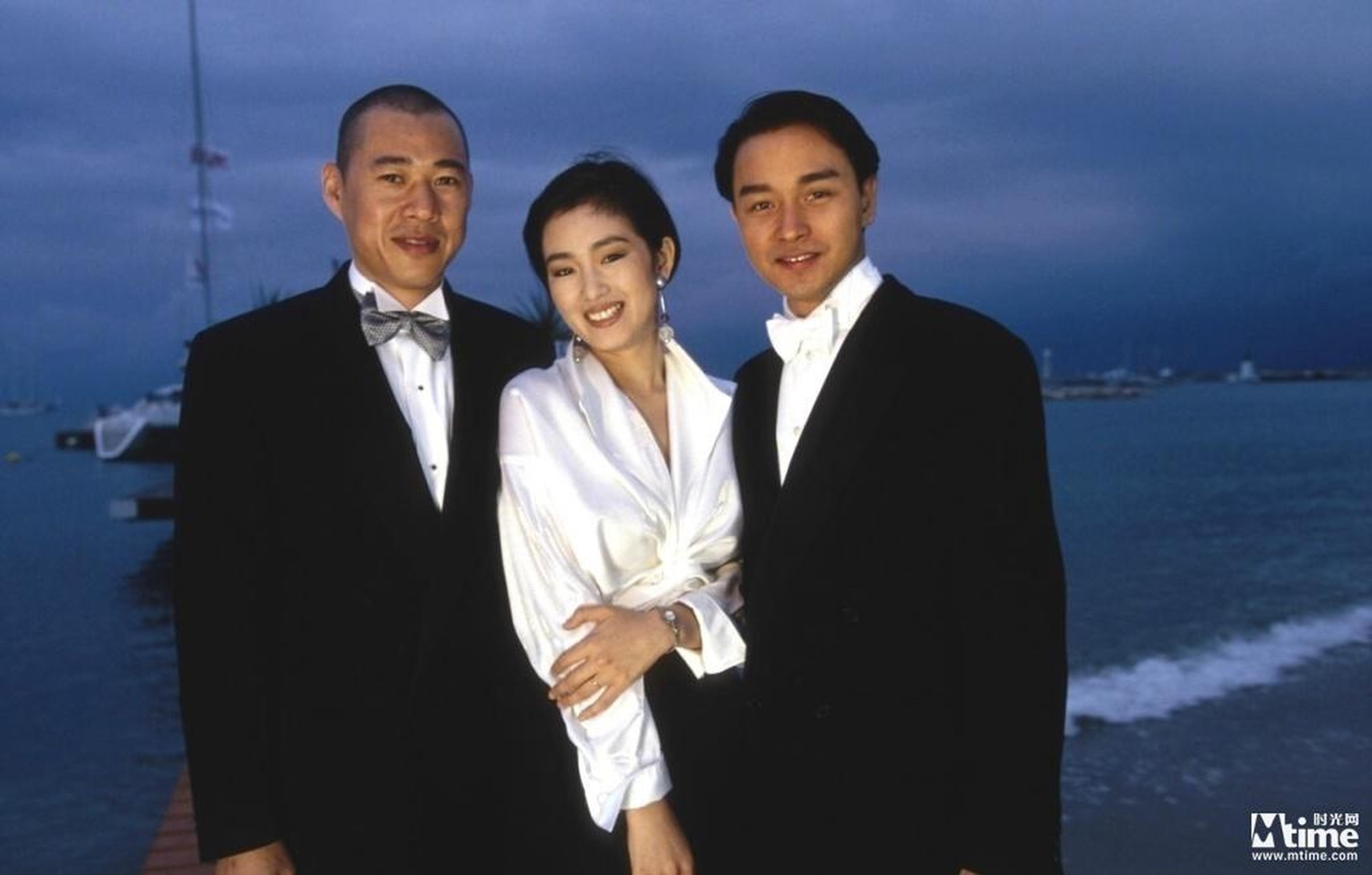 1993年戛纳电影节，《霸王别姬》剧组主演巩俐 、张丰毅 、张国荣海滩上的随拍
