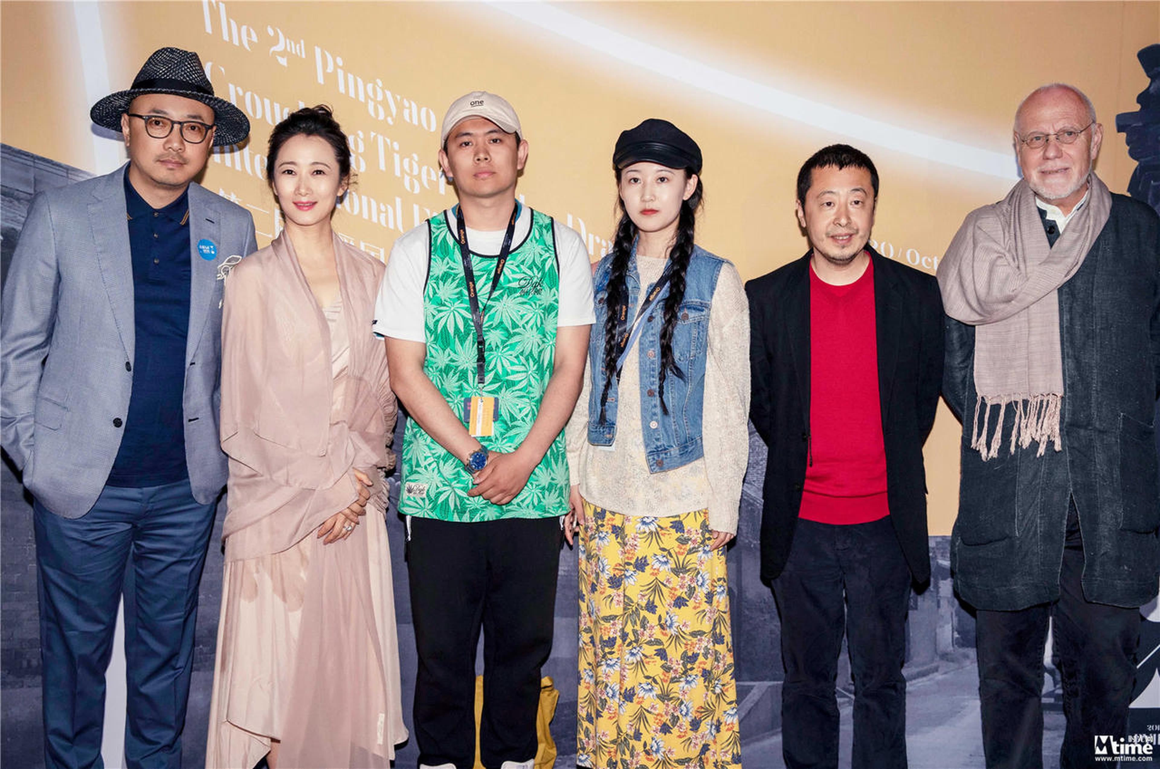 5月16日平遥国际电影展戛纳推介会，从左至右：演员徐峥、赵涛，《延边少年》导演魏书钧，《动物凶猛》导演申迪，贾樟柯，马可·穆勒