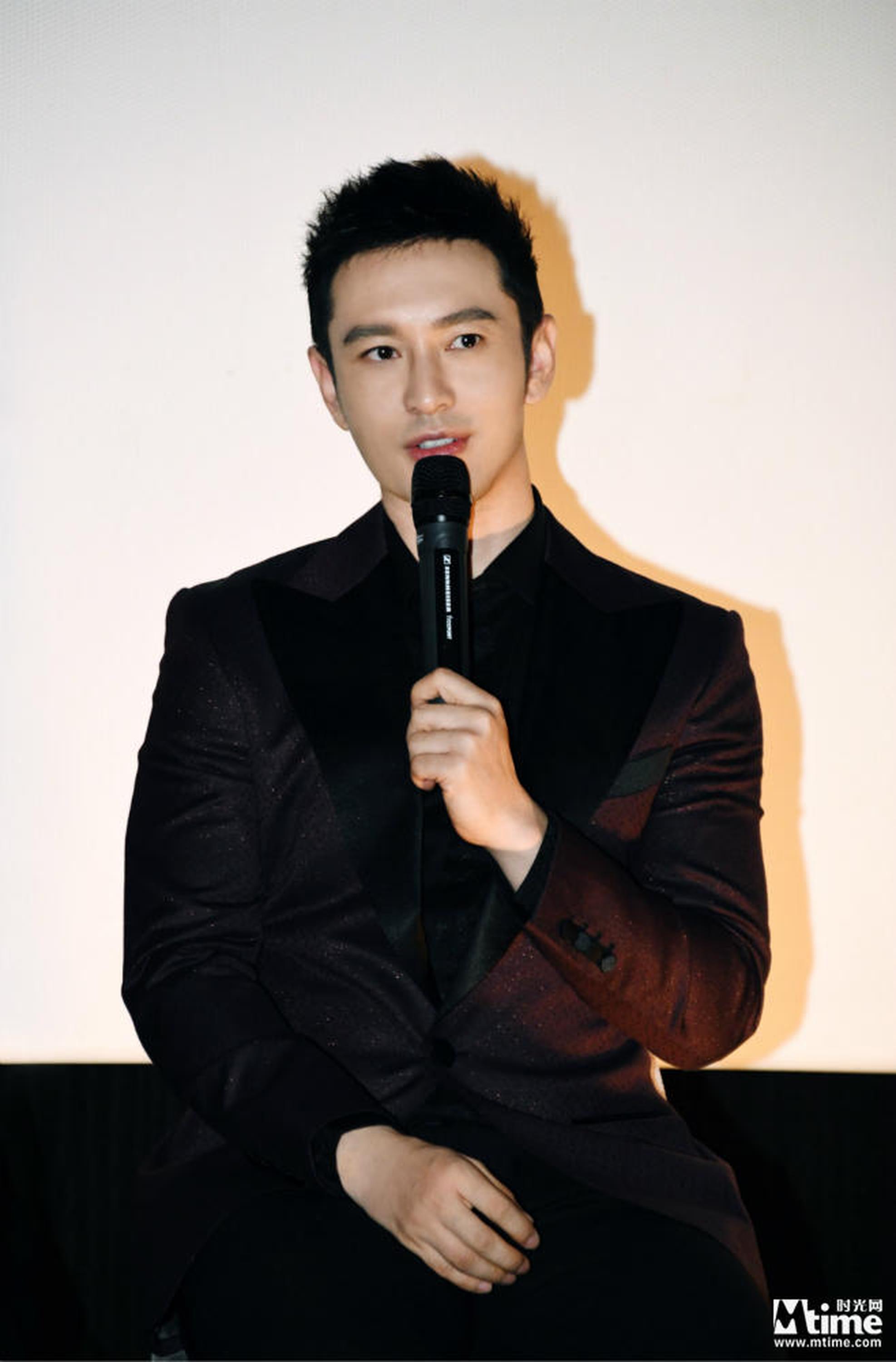 黄晓明亮相映后对谈