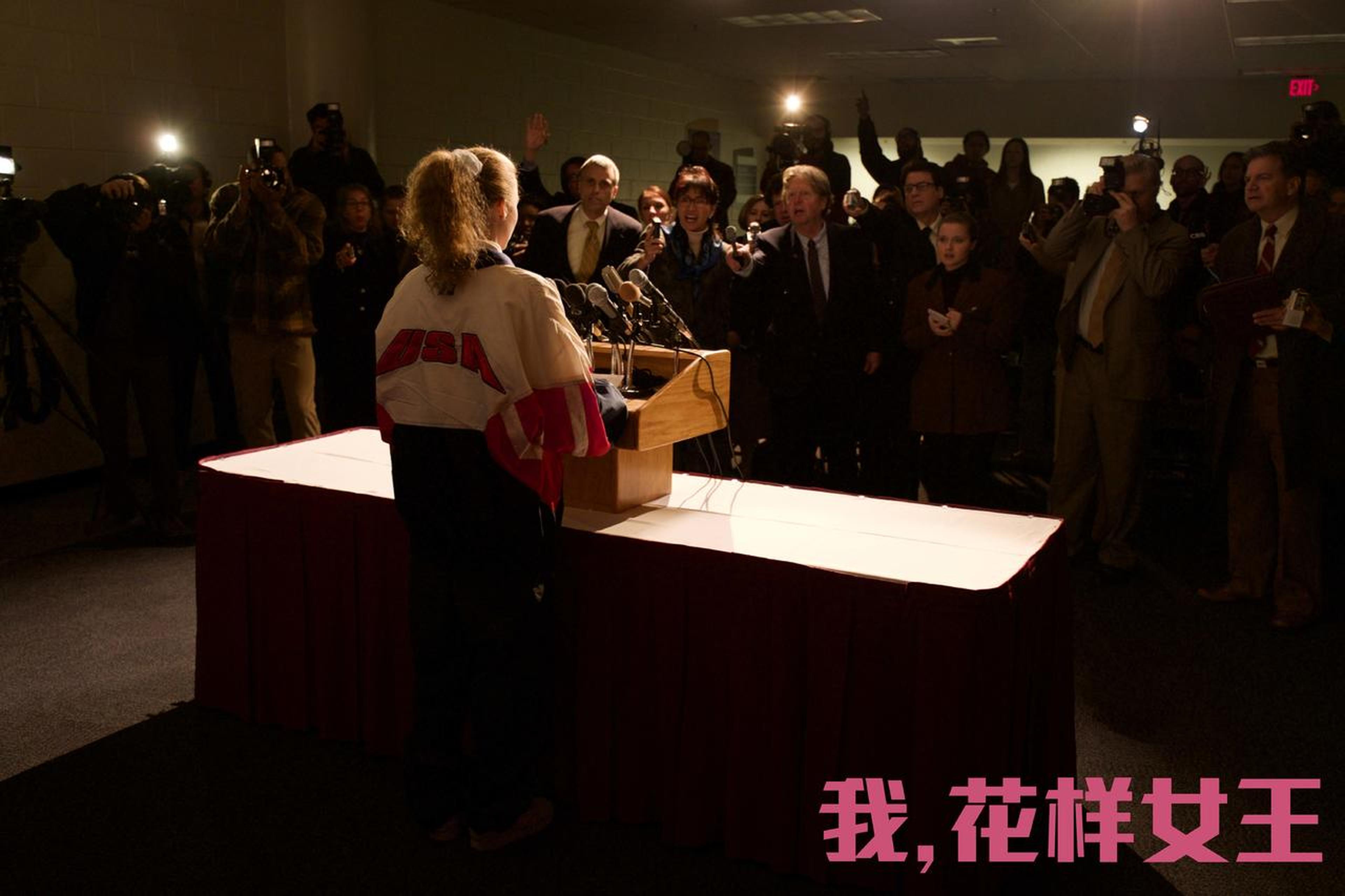 区别于平常的励志片，《我，花样女王》更像一碗浓郁的麻辣鸡汤，充满喜剧色彩和反套路剧情。