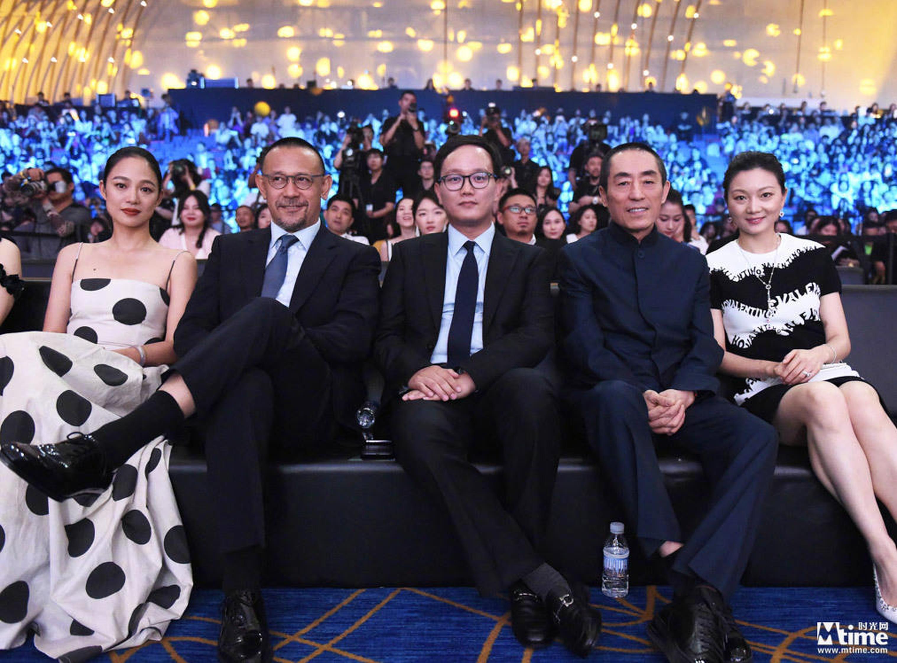 姜文、周韵夫妇，张艺谋、陈婷夫妇与新浪微博CEO王高飞