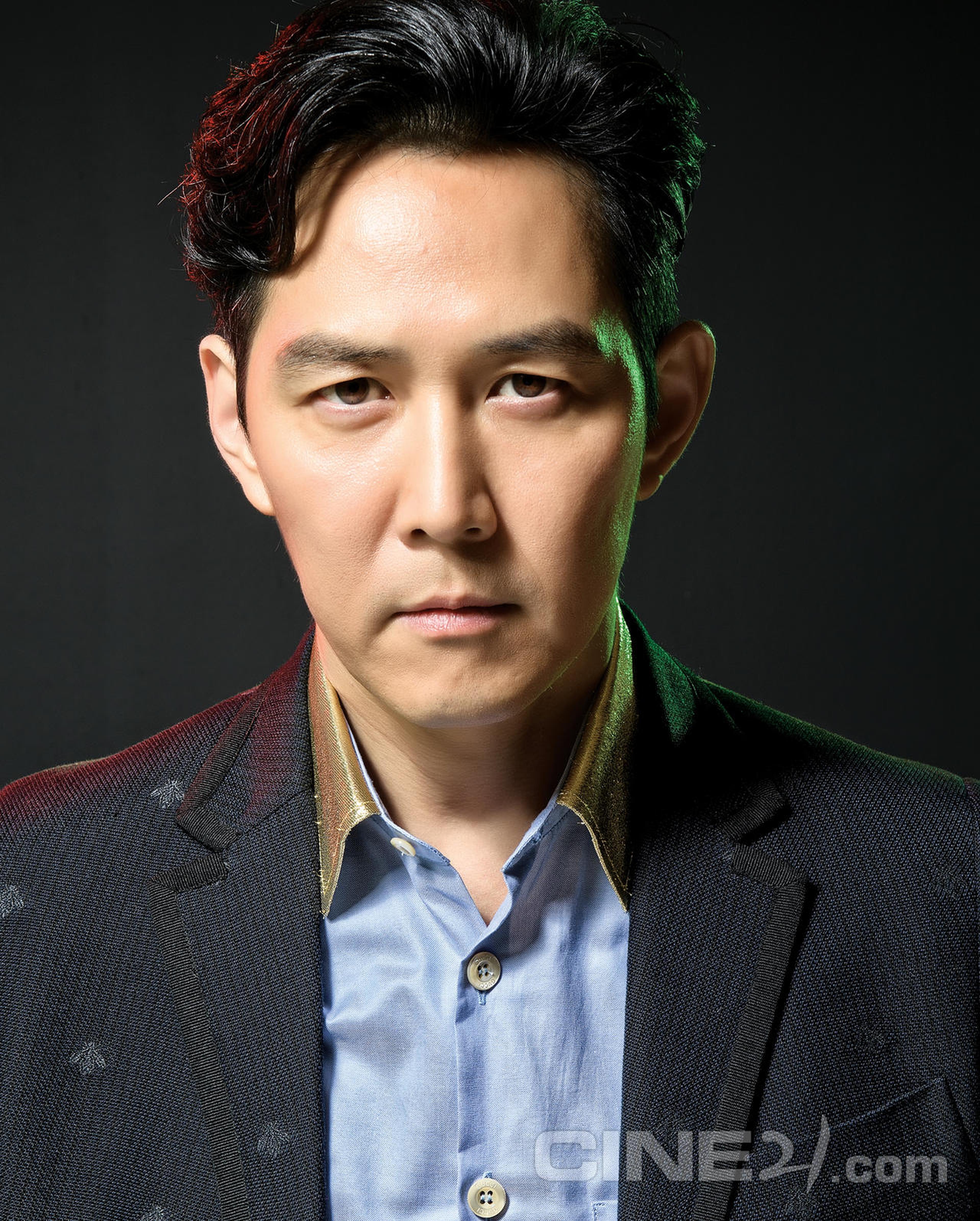 李政宰饰演掌权阴间一切事物的阎罗大王，他身上藏着不少的秘密