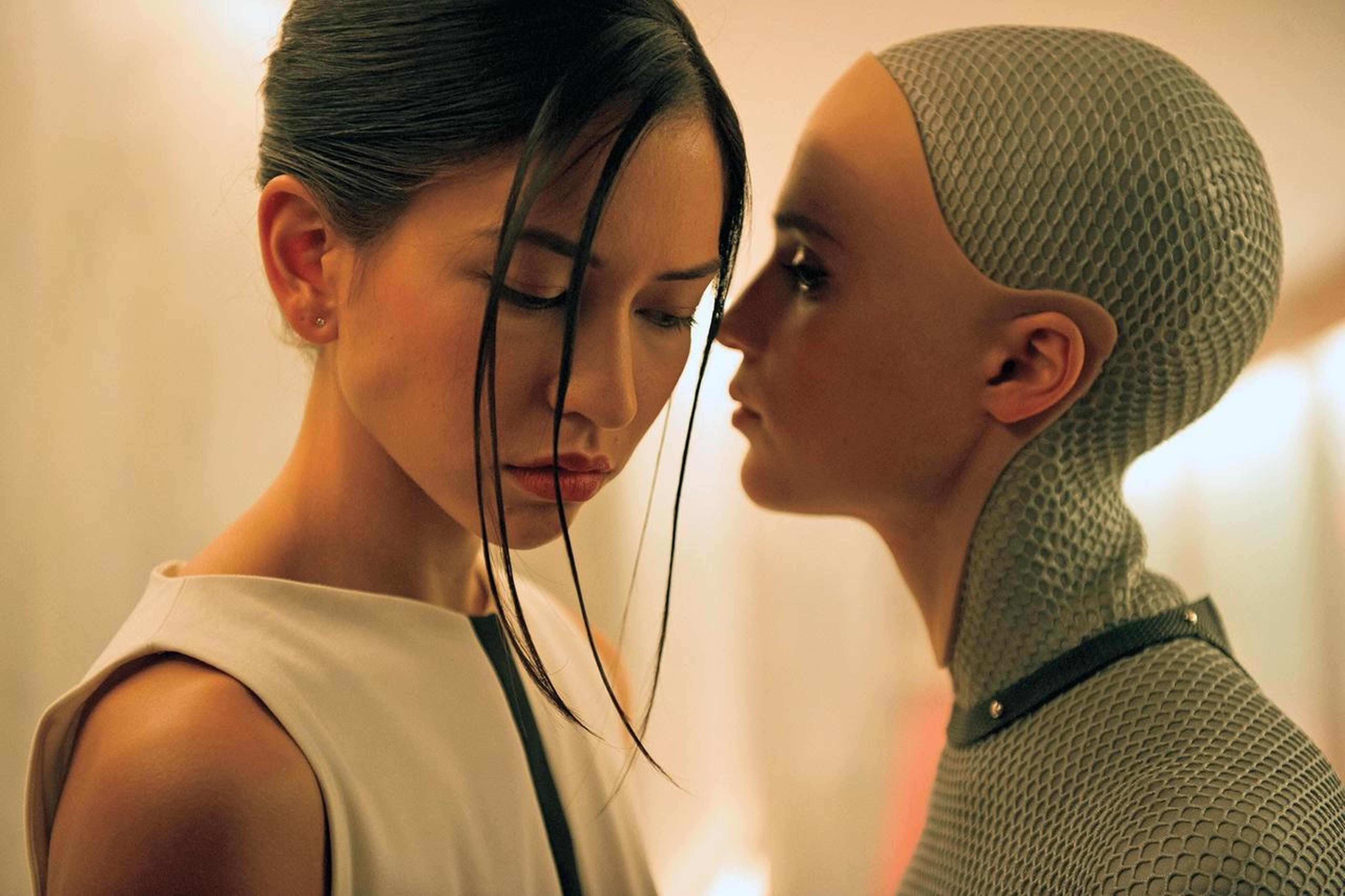 5.《机械姬》（2014）导演：亚力克斯·嘉兰 主演：艾丽西亚·维坎德、多姆纳尔·格里森、奥斯卡·伊萨克奥斯卡提名：2项，其中1项获奖全球票房：3687万美元