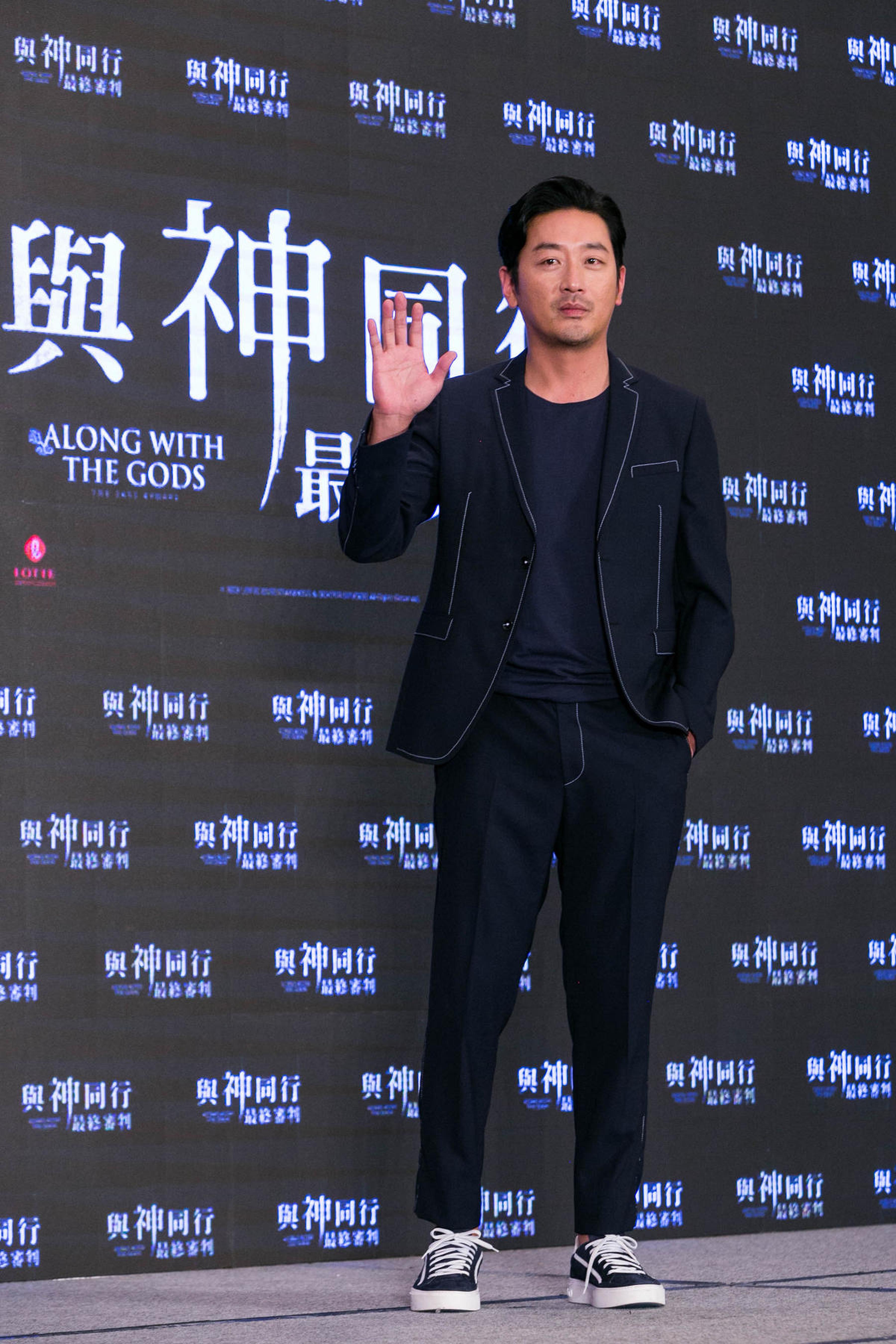 河正宇