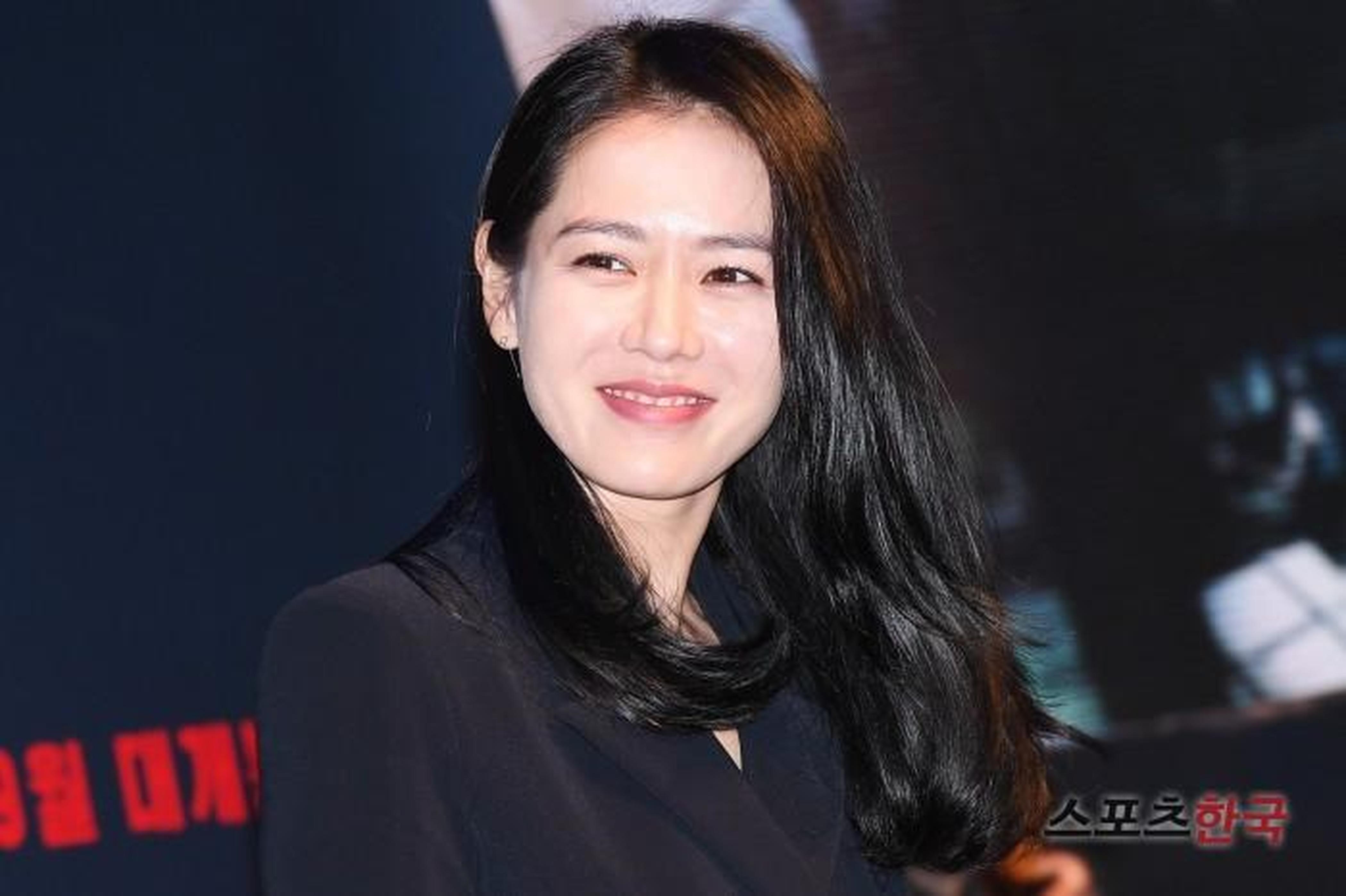 孙艺珍甜美可人