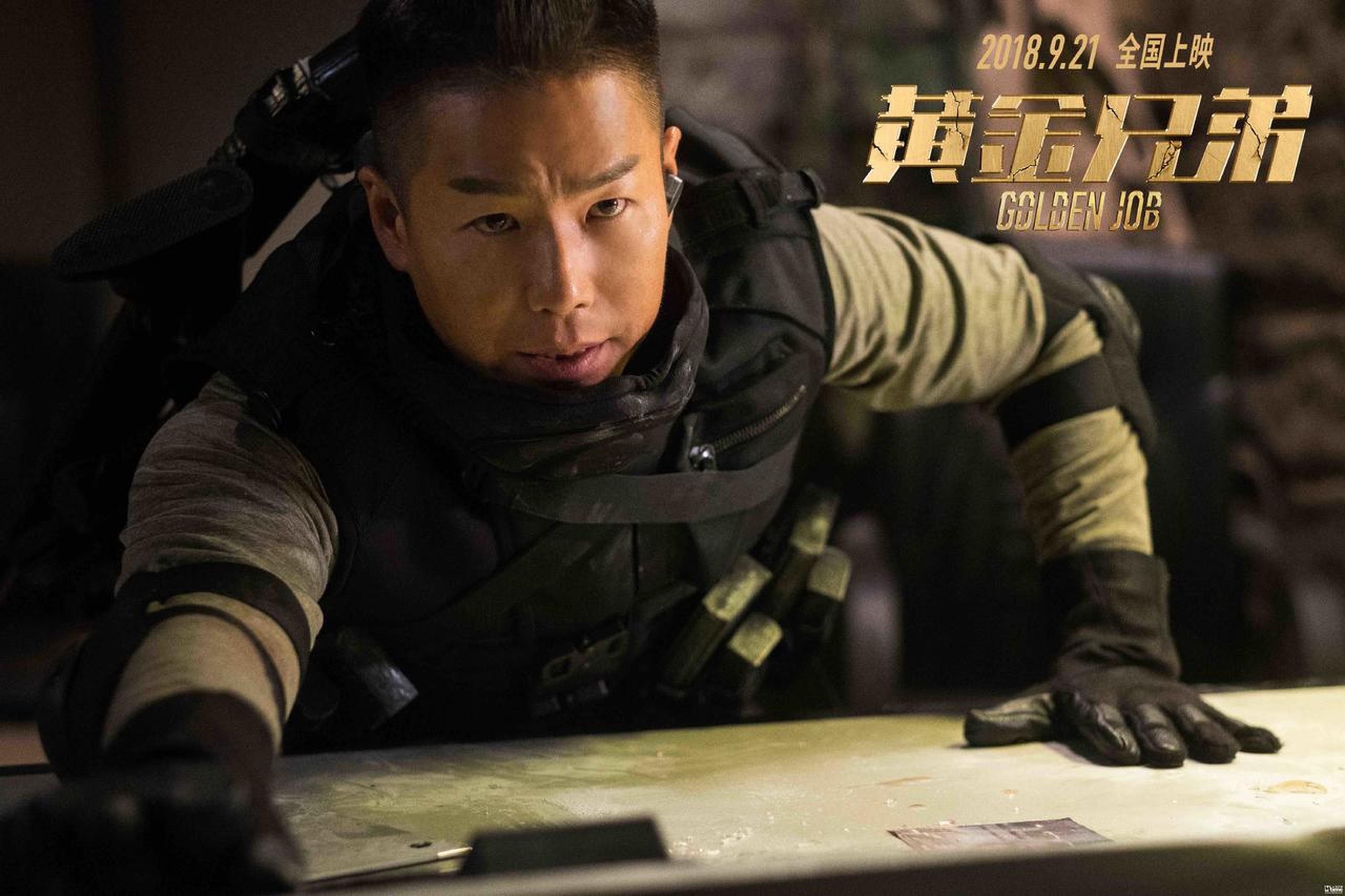 林晓峰操作台前紧张操作