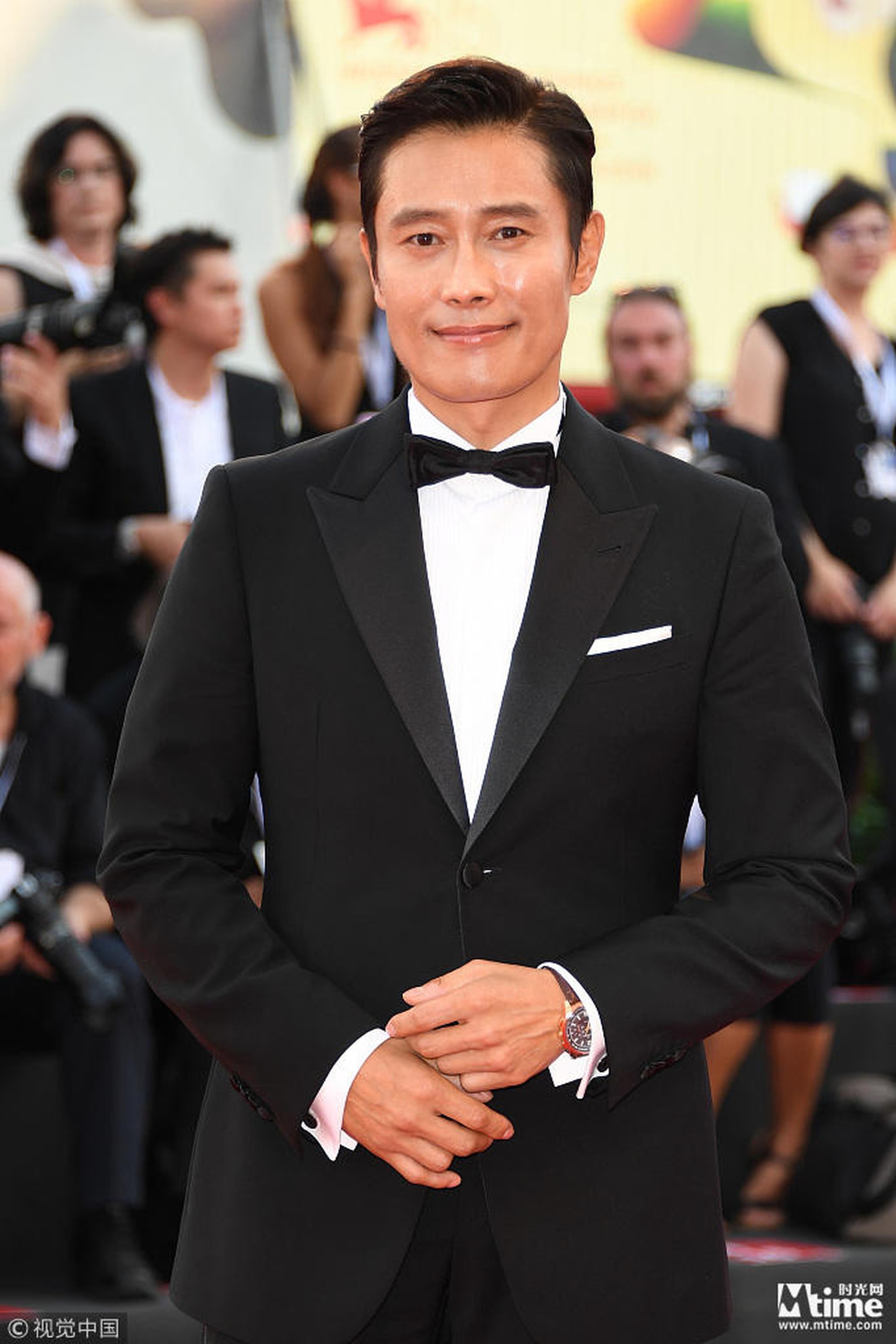 《罗马》威尼斯首映礼红毯，李秉宪走红毯