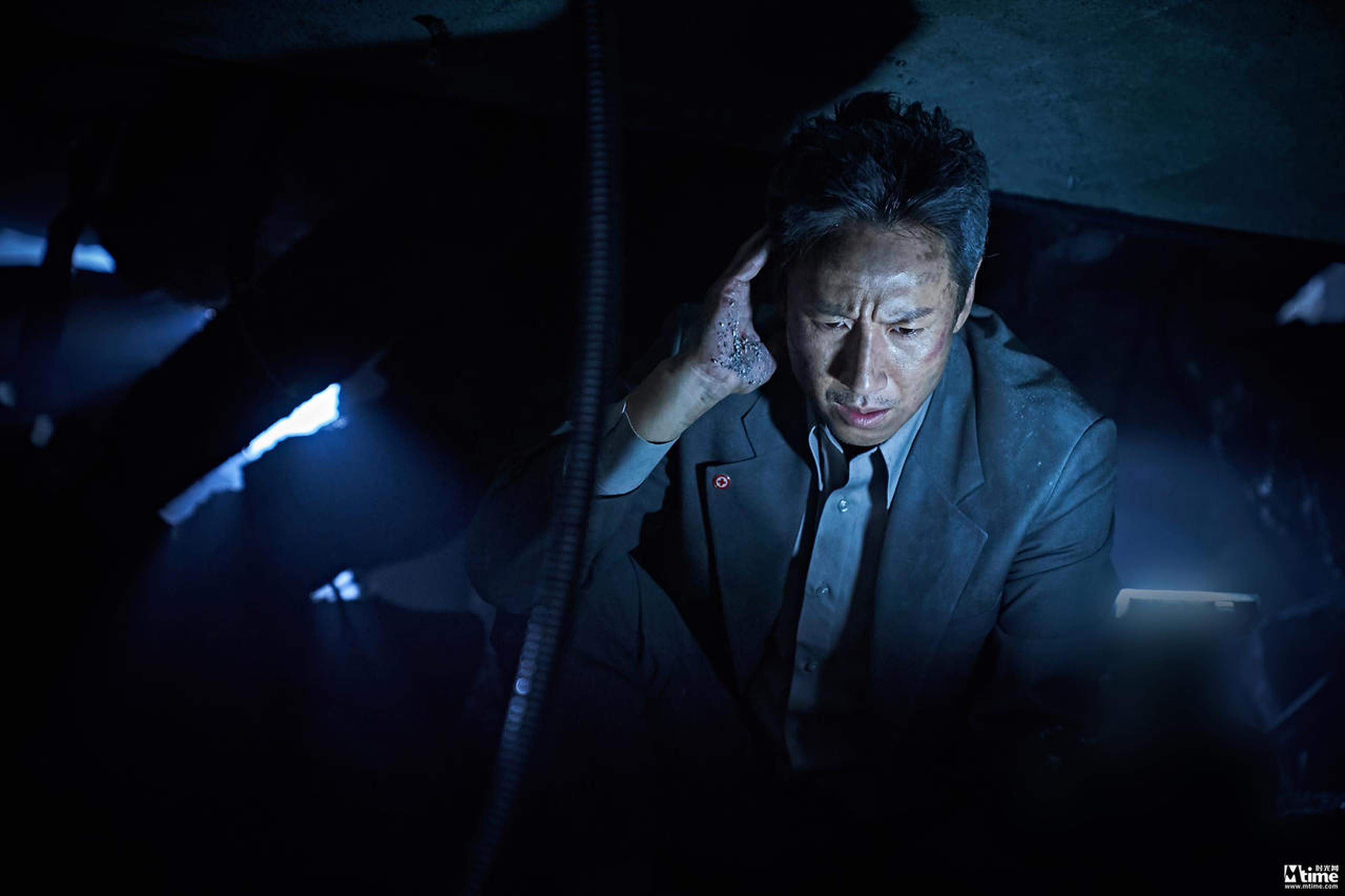 《绝地隧战》剧照：李善尽被困