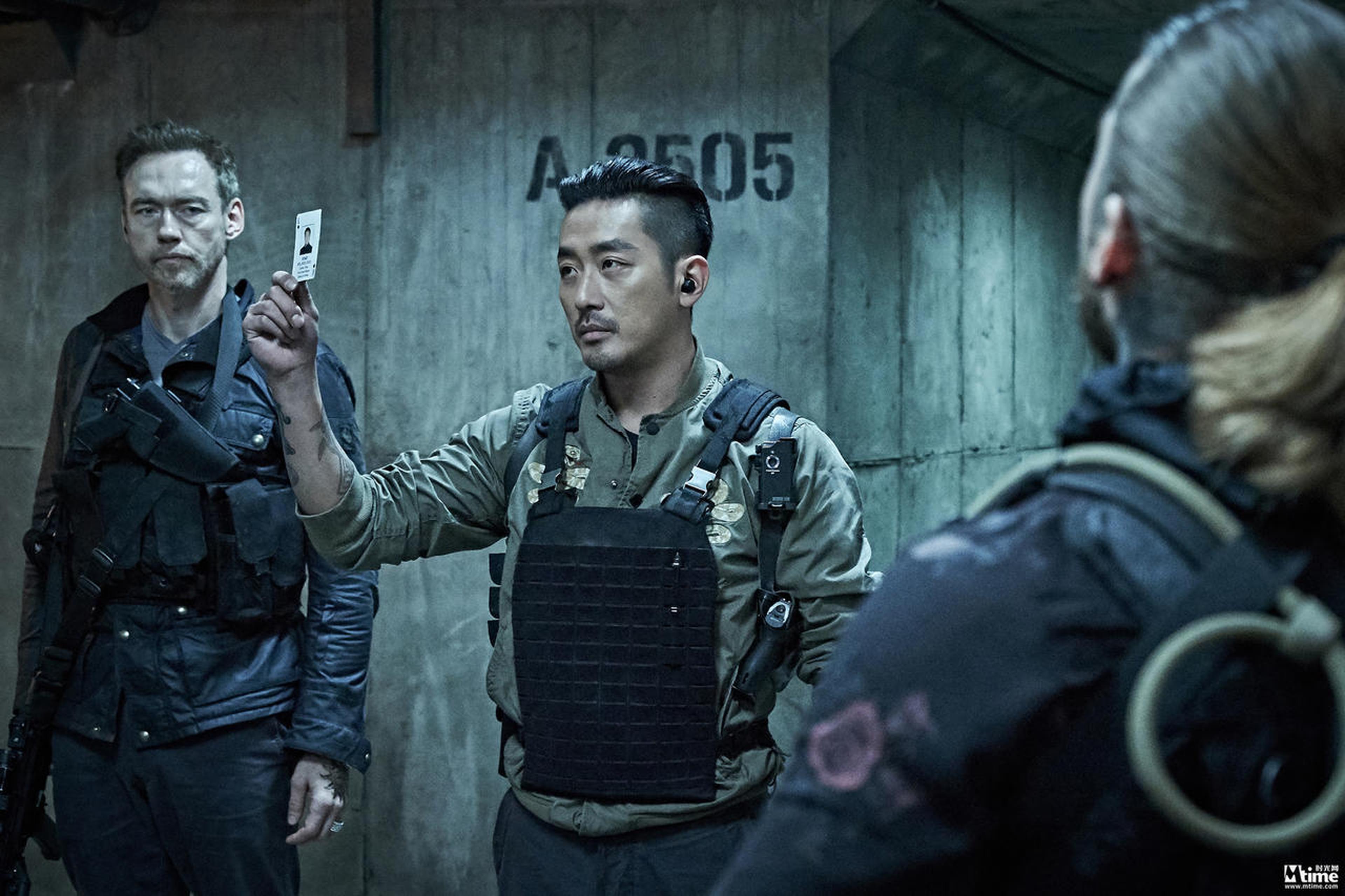 《绝地隧战》剧照：雇佣兵小队执行任务