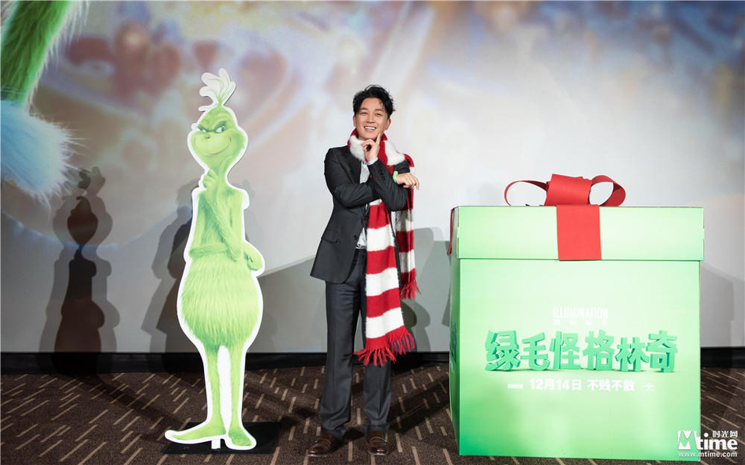 潘粤明与格林奇同框合影