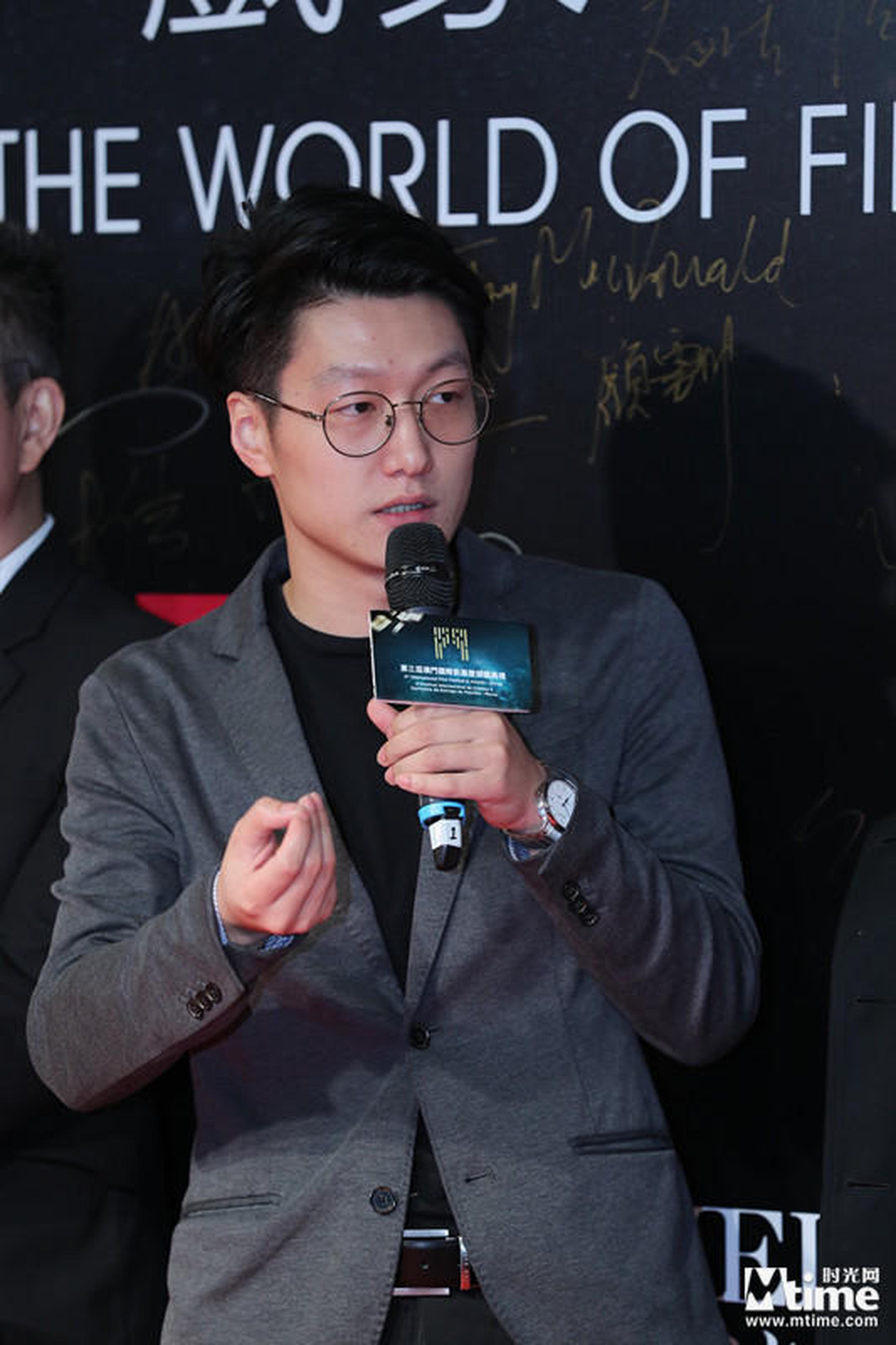 《郊区的鸟》剧组亮相