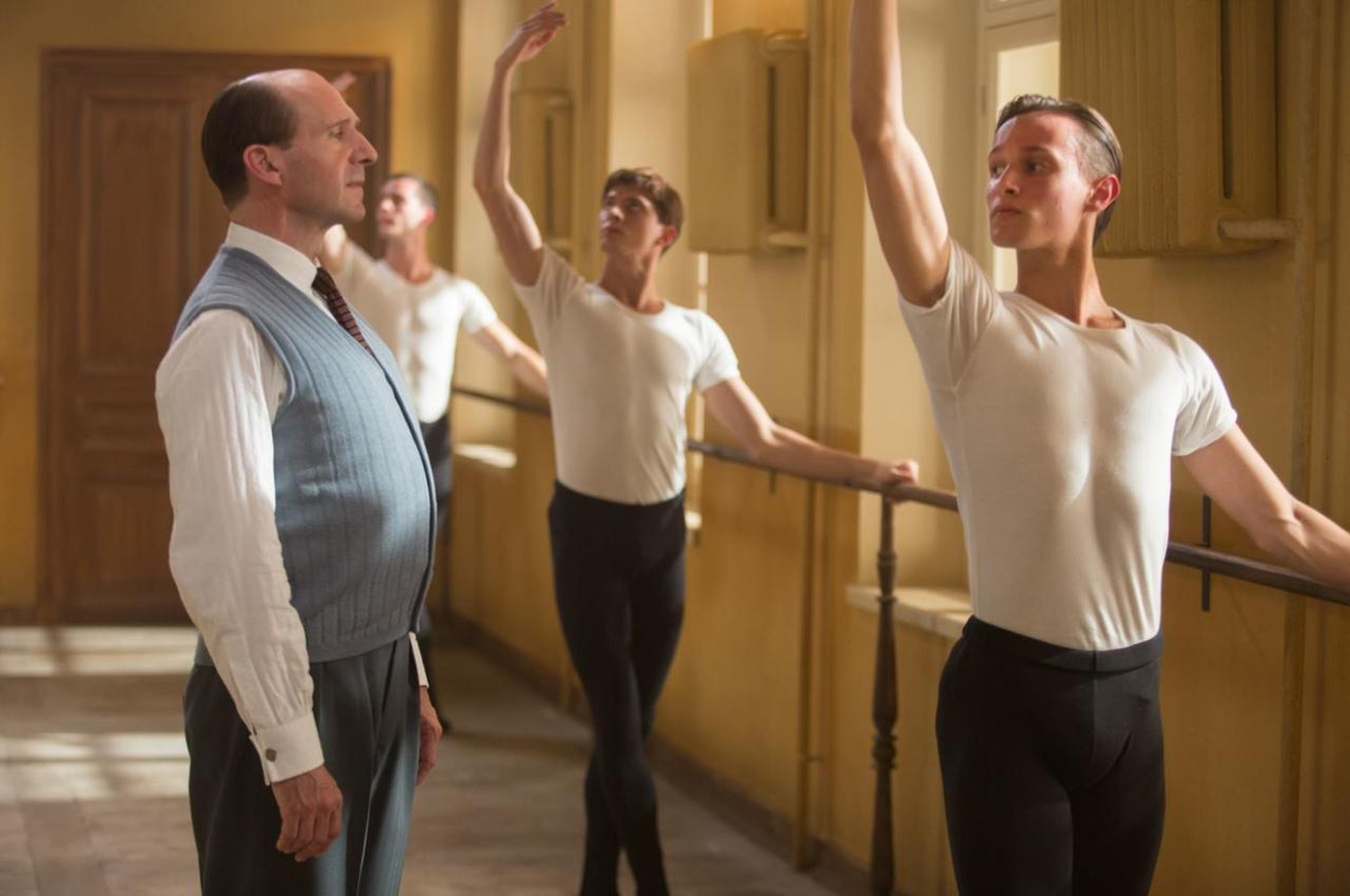 自导自演的《白乌鸦》（2019年英国上映）