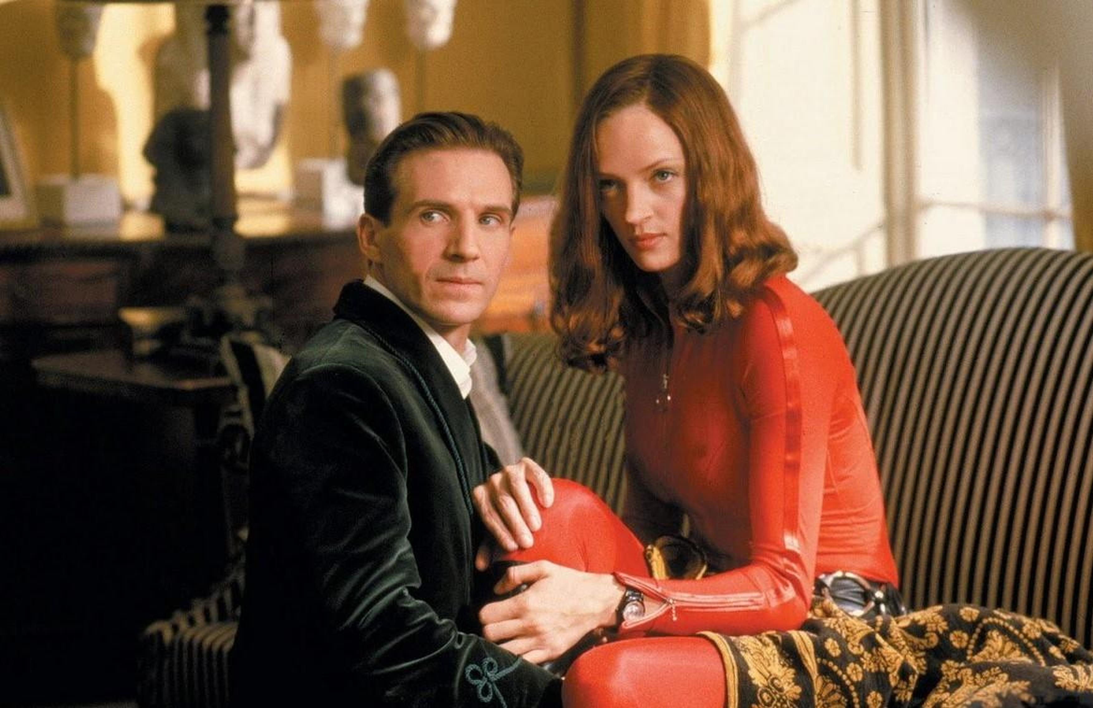 这个片儿叫《复仇者》（The Avengers，1998）……与乌玛·瑟曼、肖恩·康纳利共同出演
