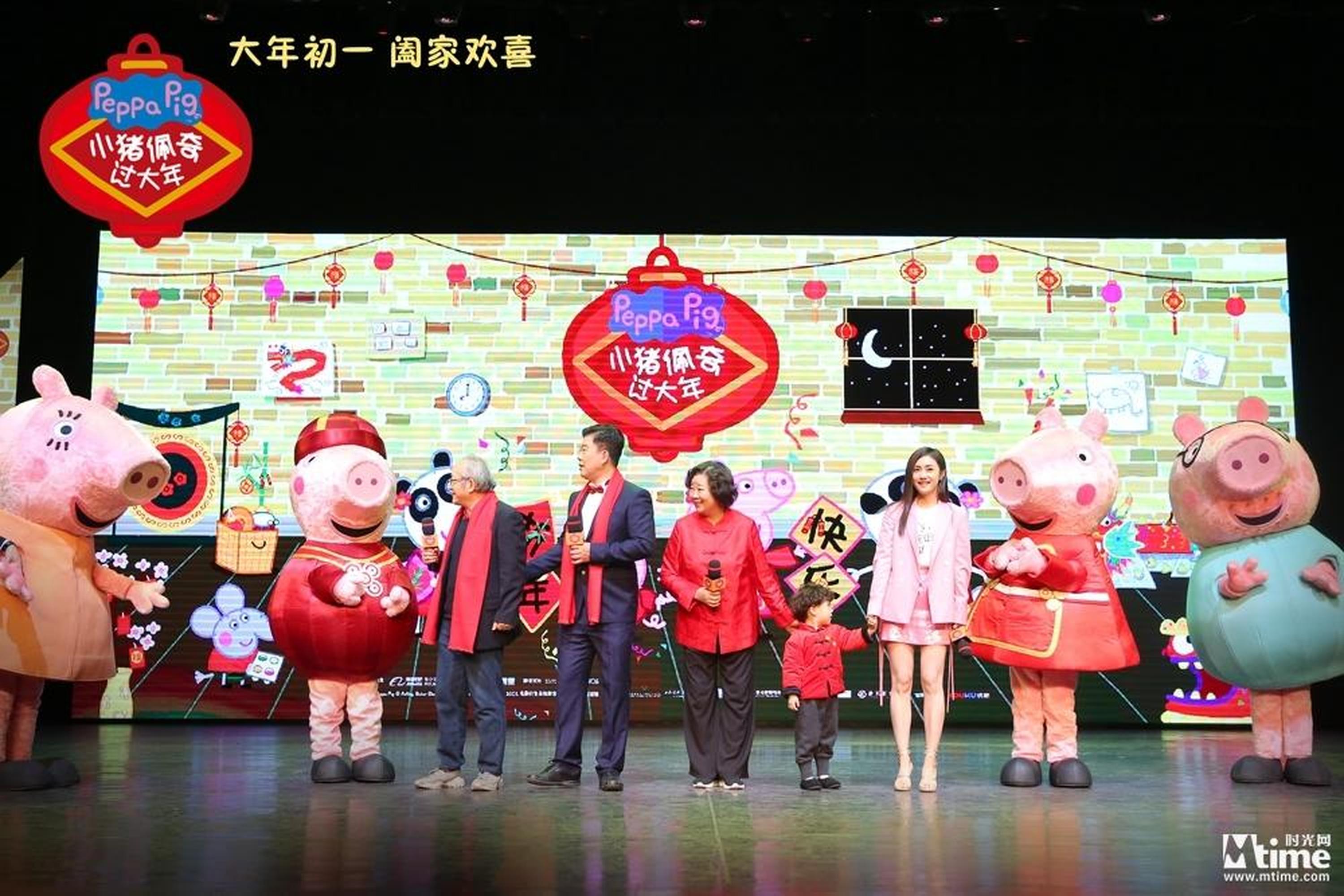 饺子一家向观众朋友做自我介绍