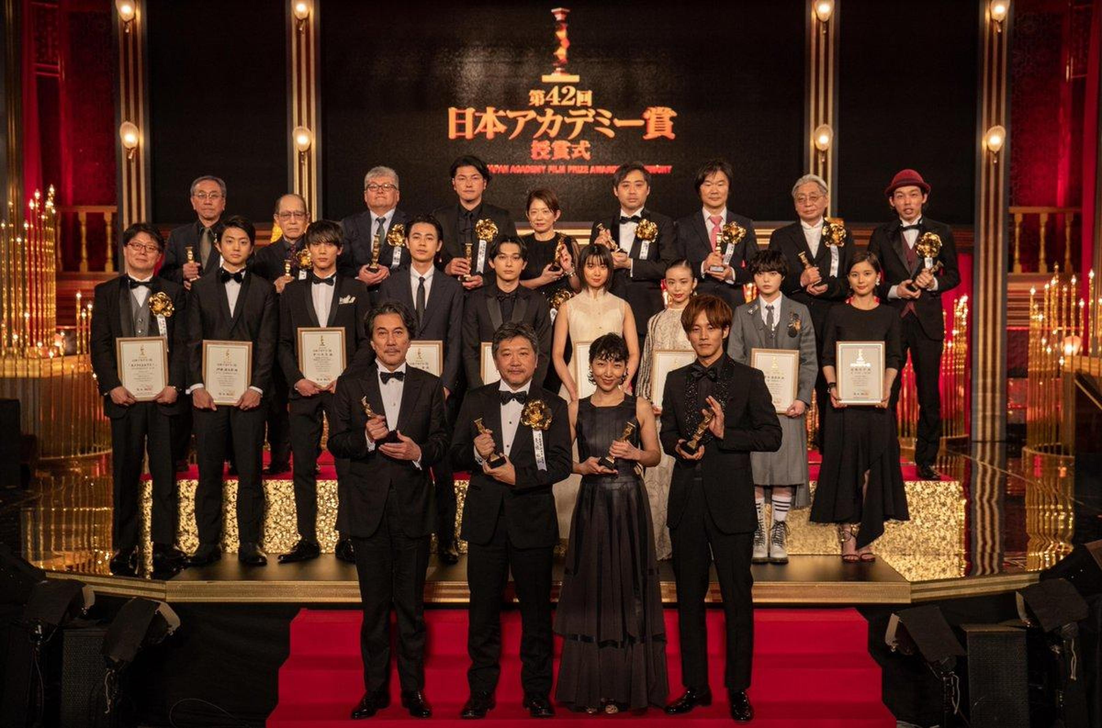 第42届日本奥斯卡获奖者合影