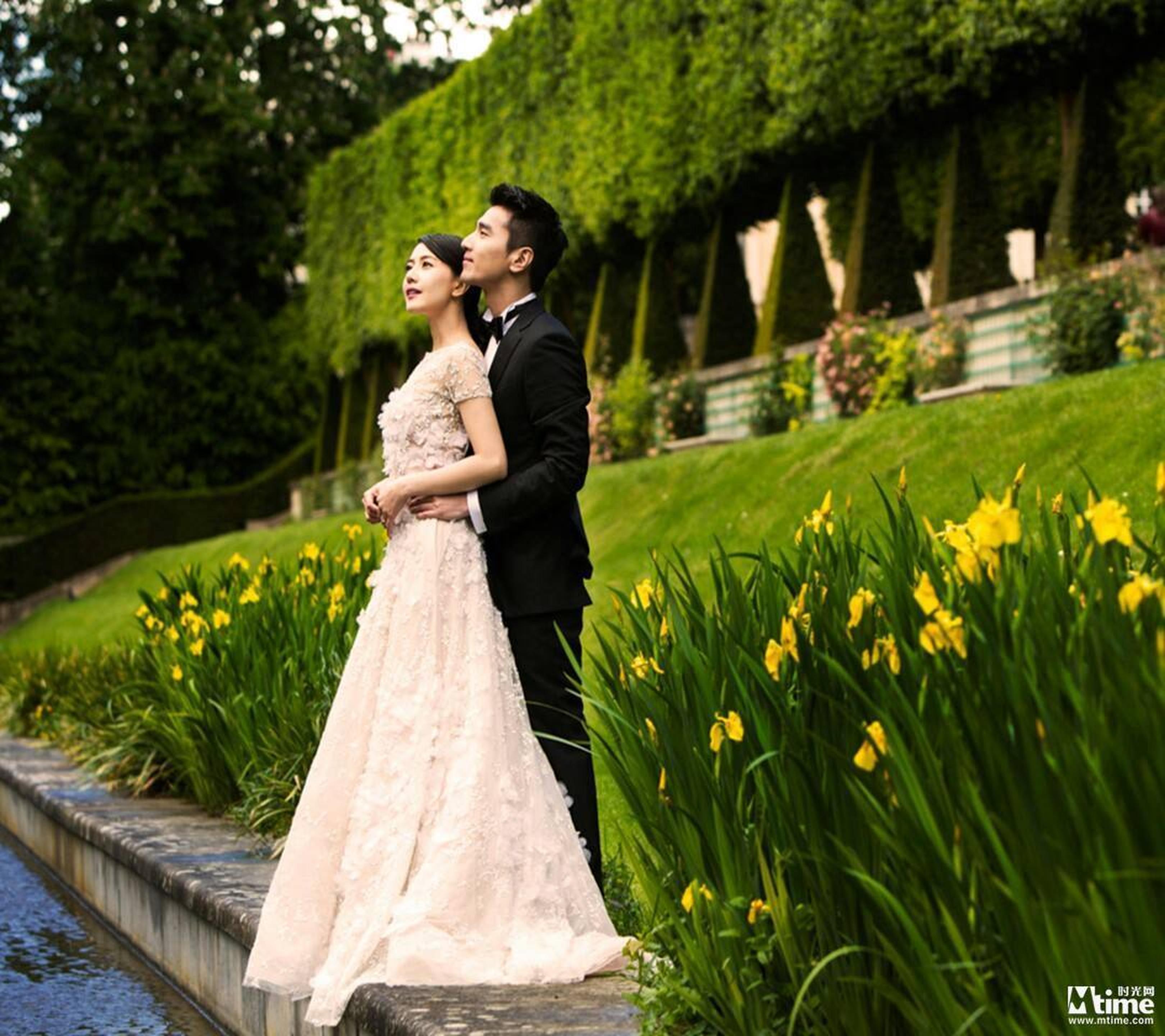赵又廷和高圆圆，婚纱照