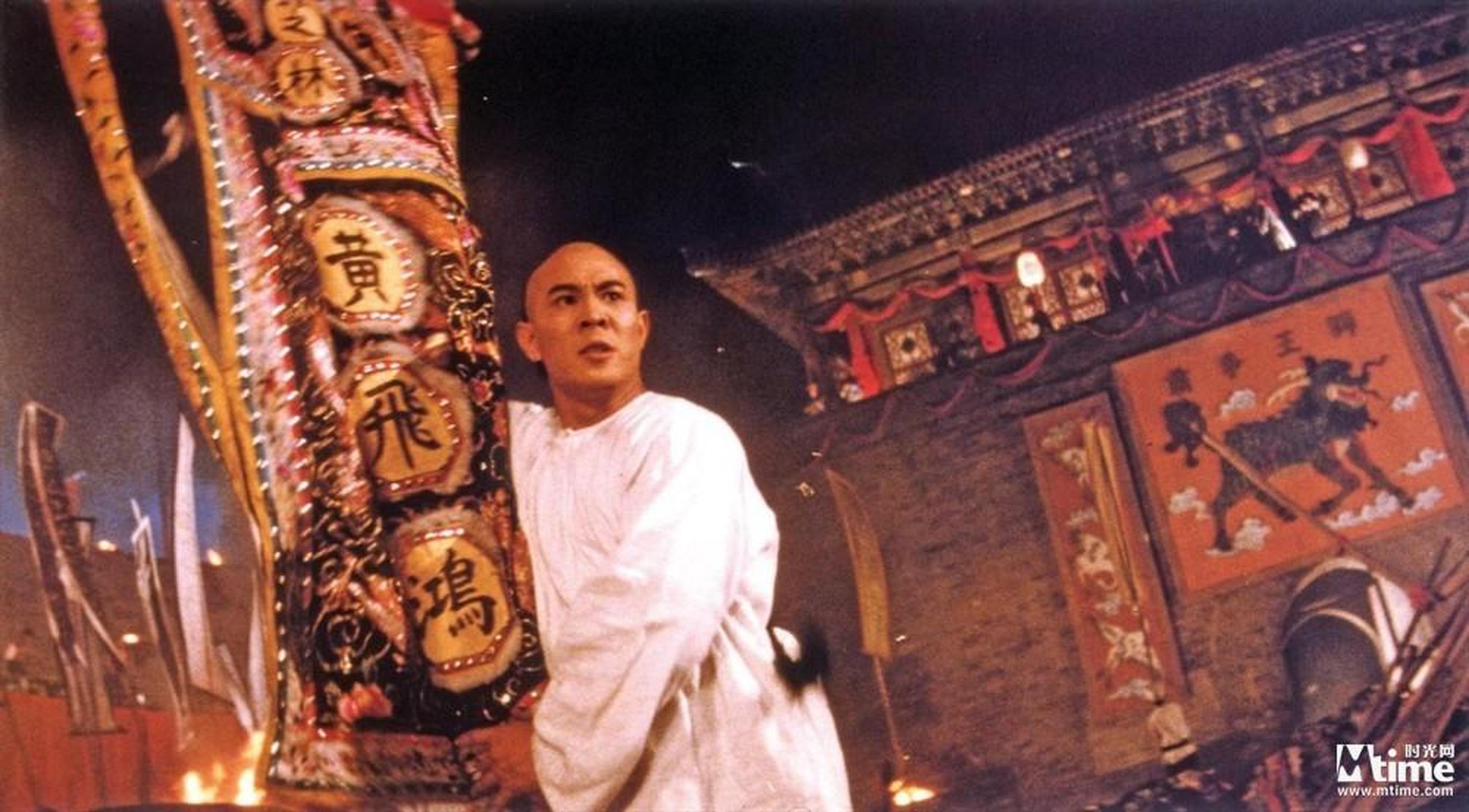 《黄飞鸿之三狮王争霸》黄飞鸿：“大人为了大显我民神威而办的这场狮王争霸，死伤那么多人，在世人面前，其实我们都输了。以小民之见，我们不仅要练武强身，以抗外敌，更重要的是广开民智，智武合一，那才是国富民强之道。区区一个牌子能否改变国运，还请李大人三思。这个牌子就留着给你作记念吧！”