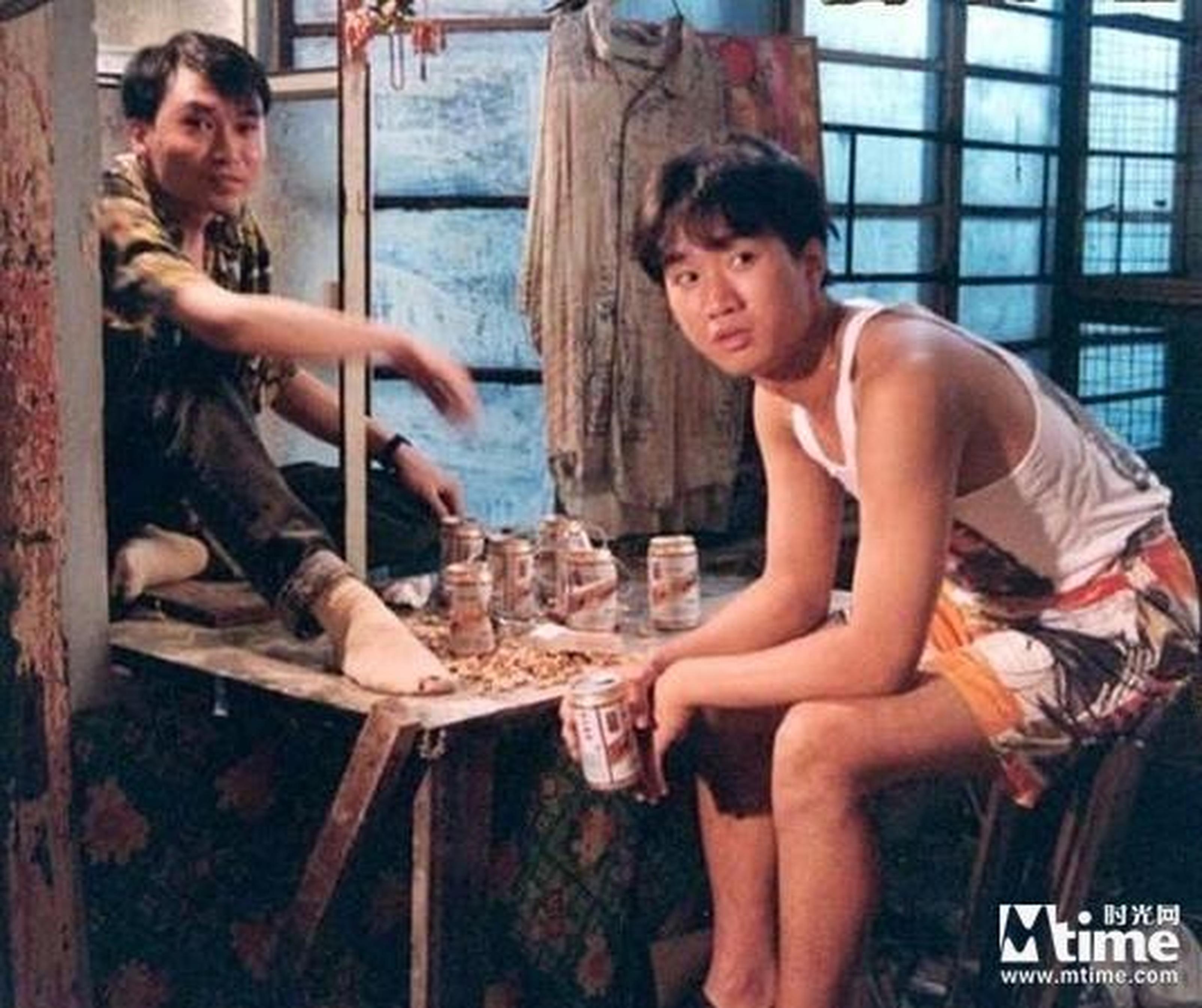 《笼民》道长：“不是你住在笼里面，而是这样看待你的那些人住在笼里面。”一部香港底层民众的生活画卷，住在笼子里面的人，和在外面的人，其实都在受困。