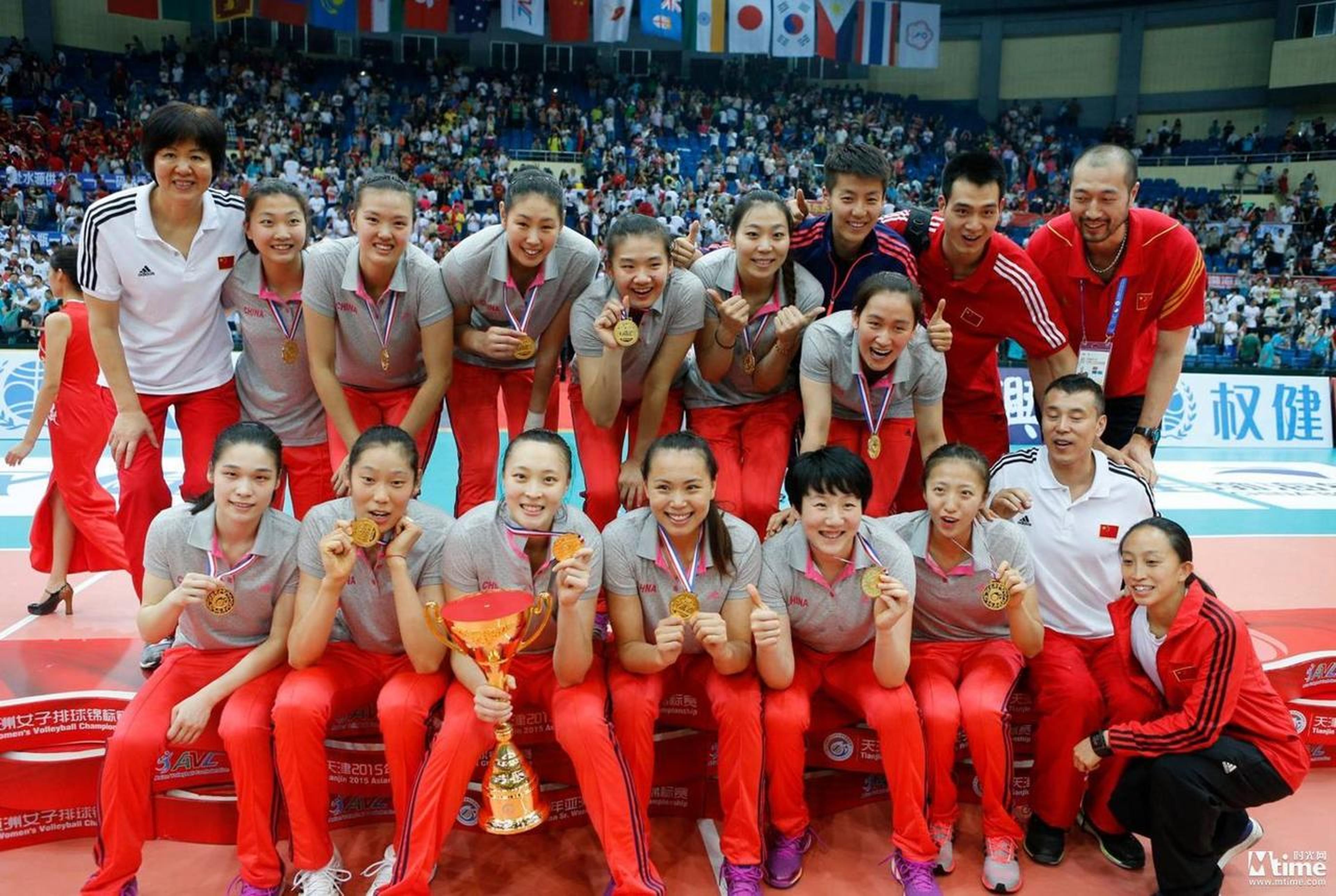 郎平带领中国女排获得金牌