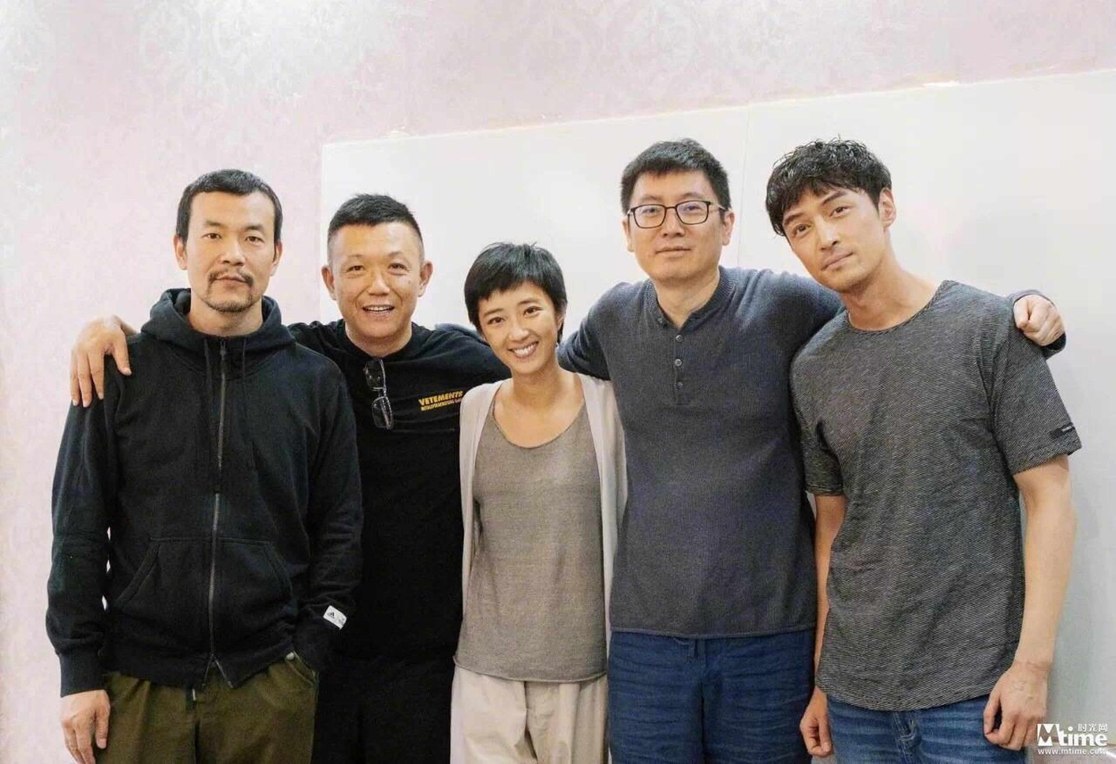 《南方车站的聚会》片场照
