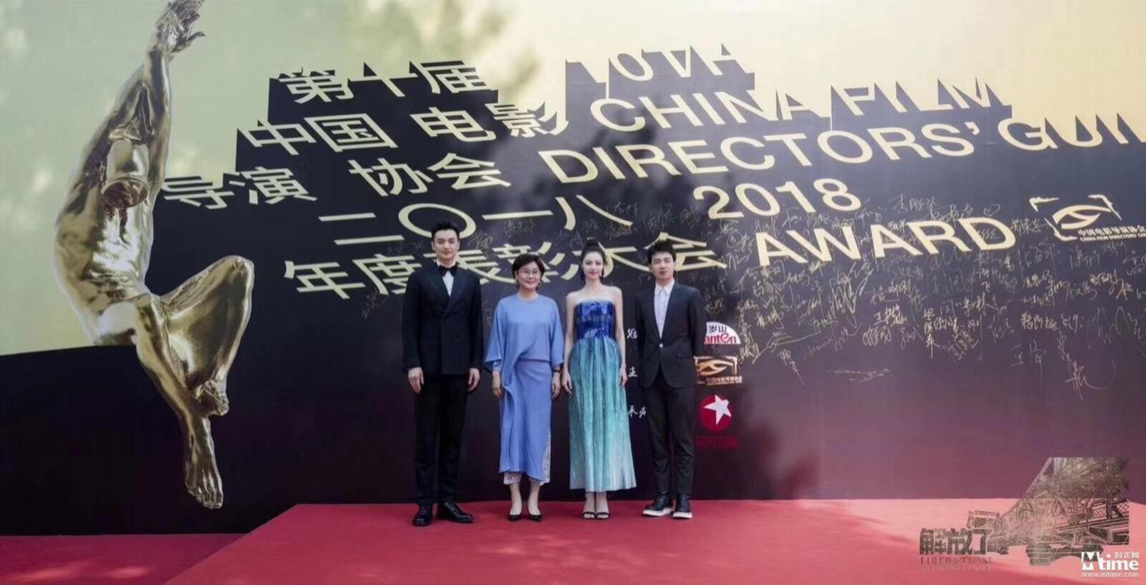 李少红新作《解放了》剧组亮相红毯