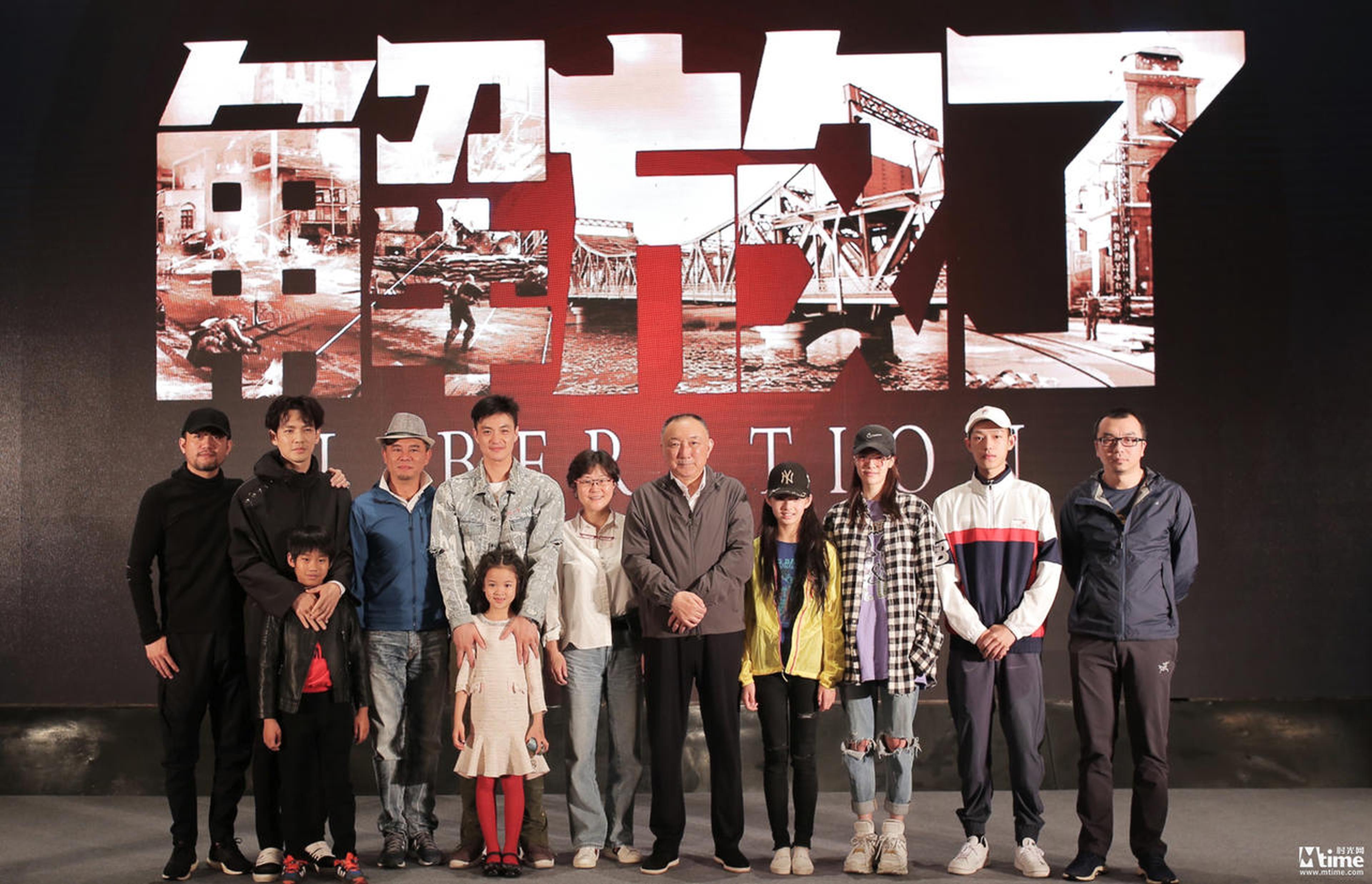 杀青宴主创合影