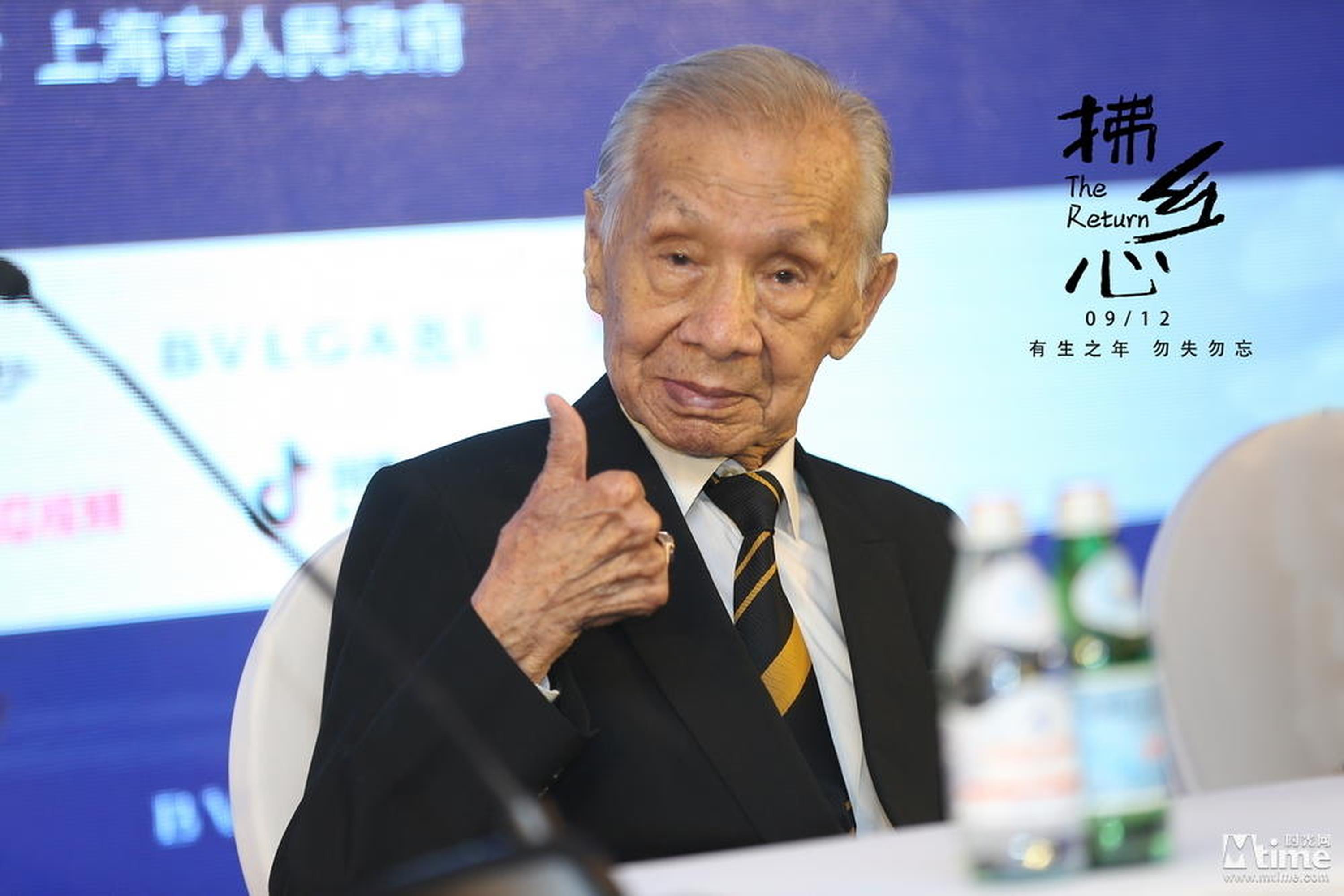 常枫面对镜头点赞