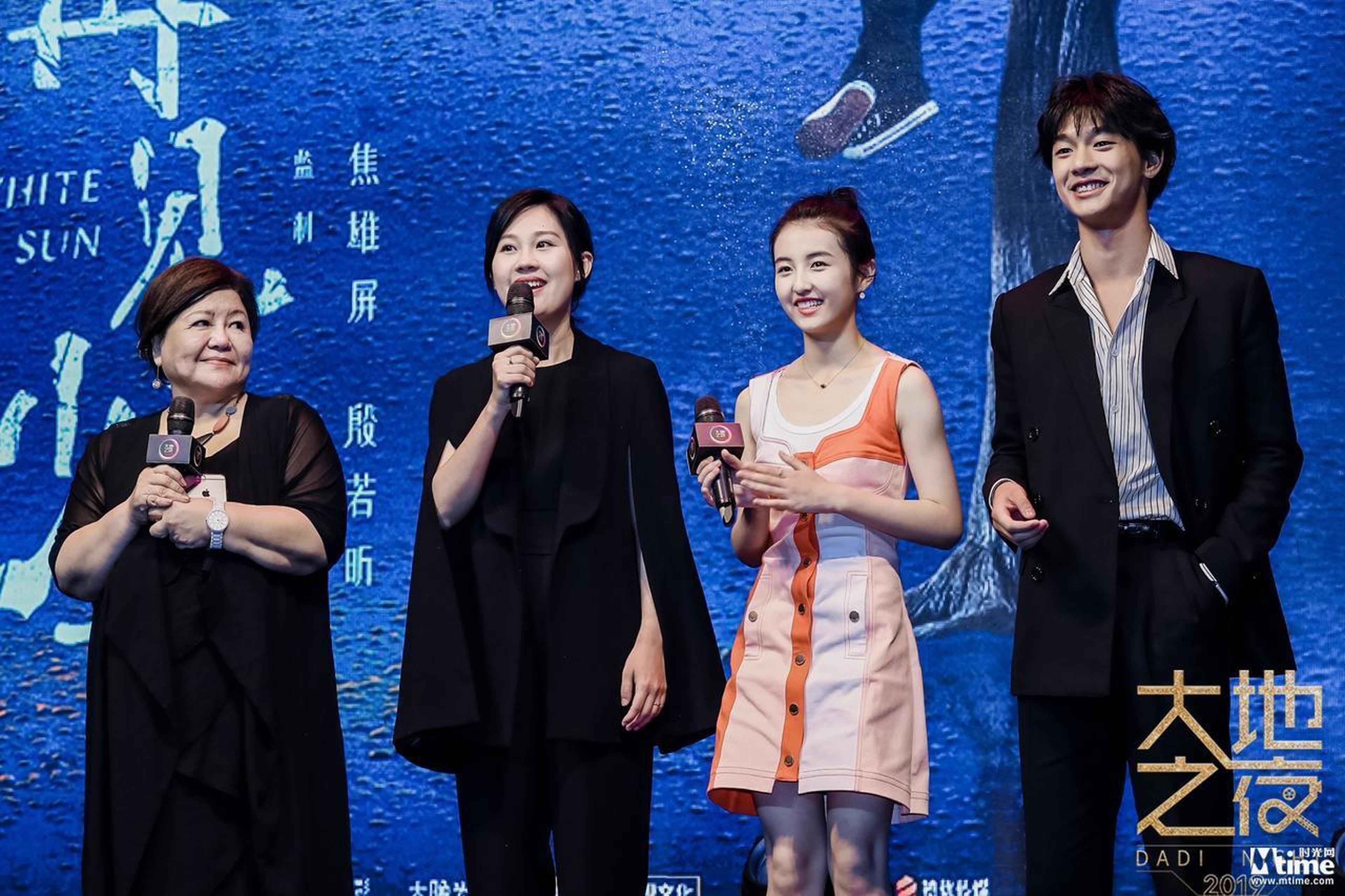 新锐导演殷若昕编剧并执导,张子枫、张宥浩等主演的电影《再见,少年》亮相大地电影之夜