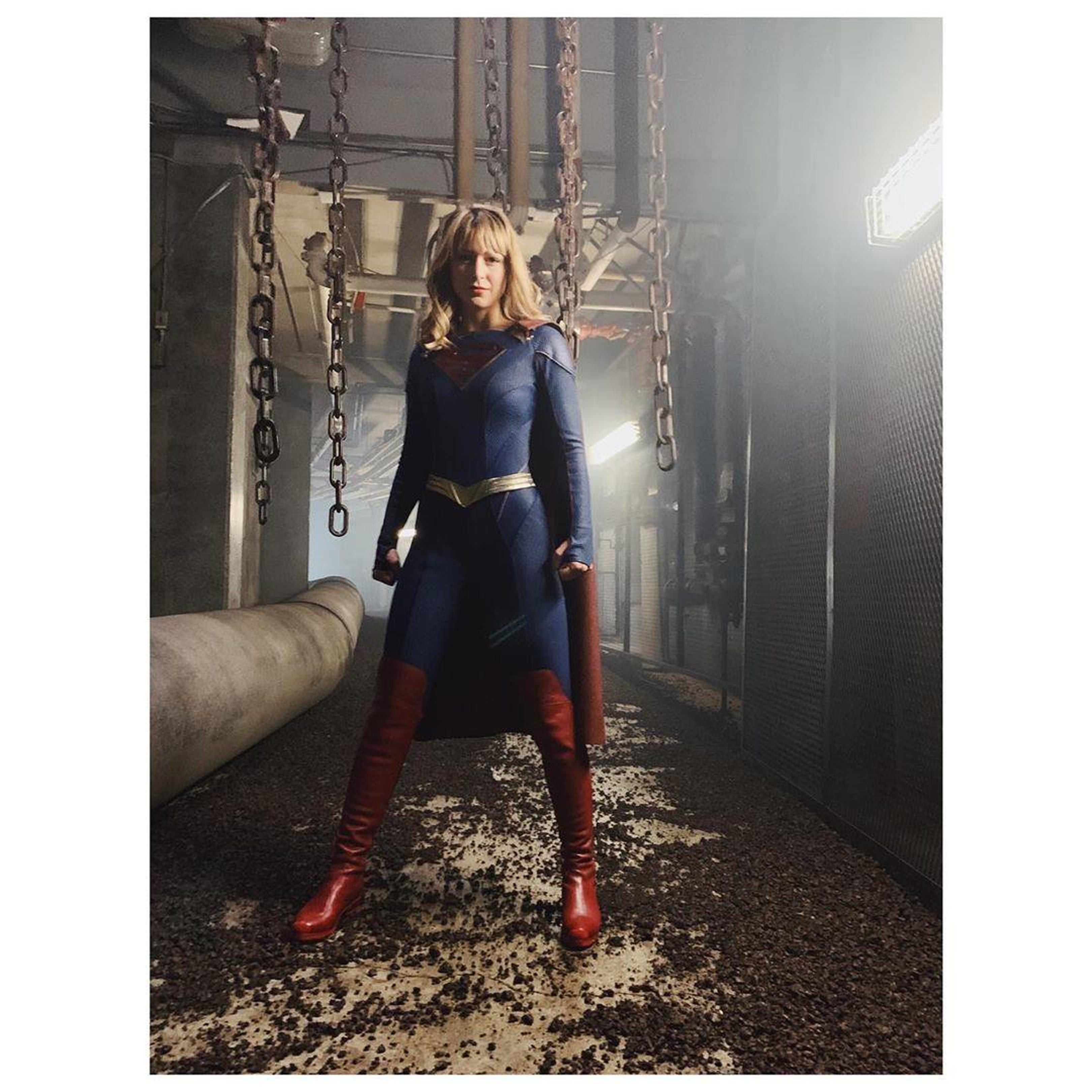 《女超人》第五季新战袍亮相，女主角梅利莎·拜诺伊斯特将执导其中一集。