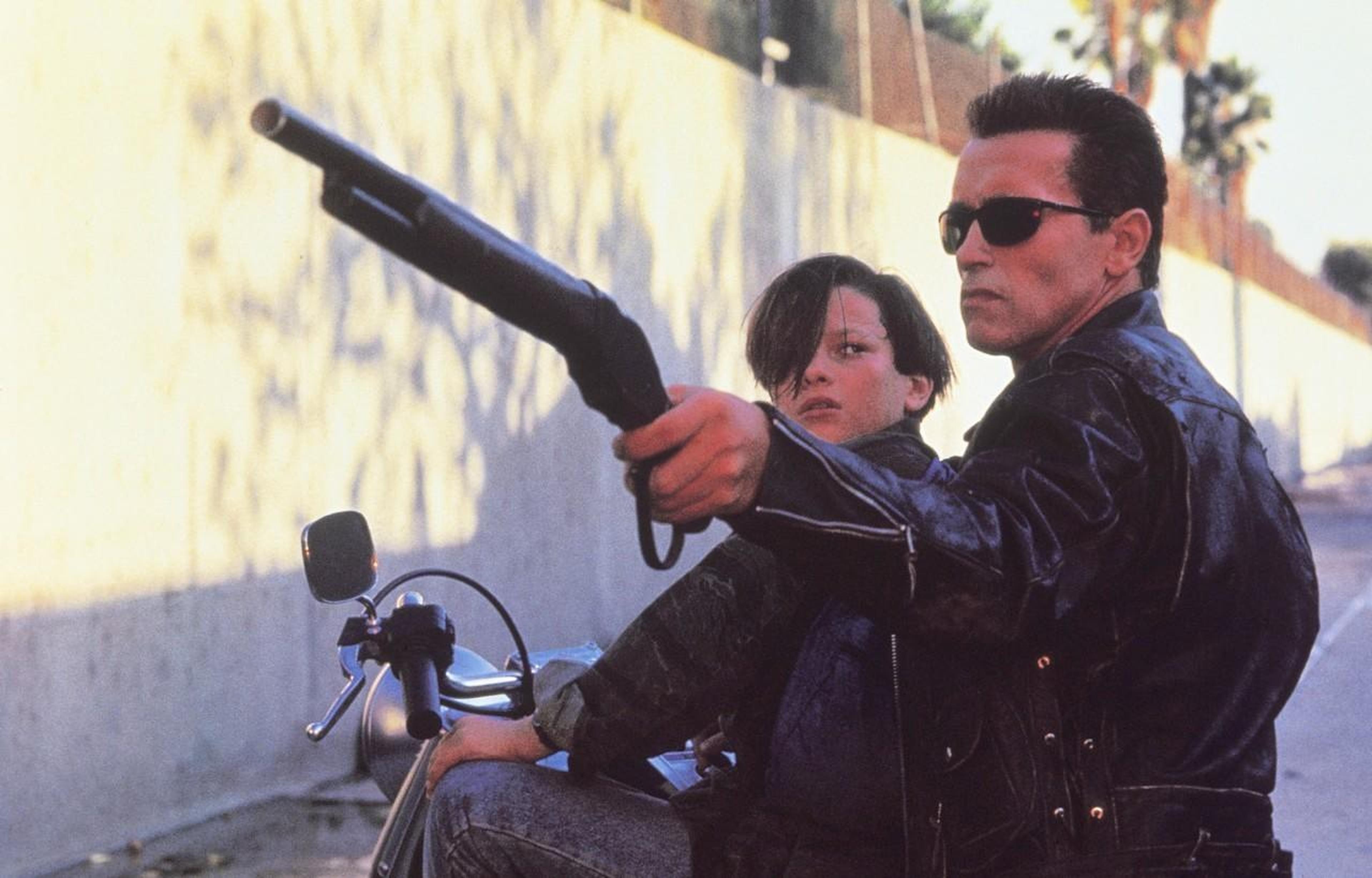 第16名:《终结者2:审判日》1991 入选理由:卡梅隆尝试转变的成功之作,跌宕起伏的故事情节、饱满的角色、深刻的主题、丰富的内涵、划时代的电影特效,堪称90年代动作片的典范之作。