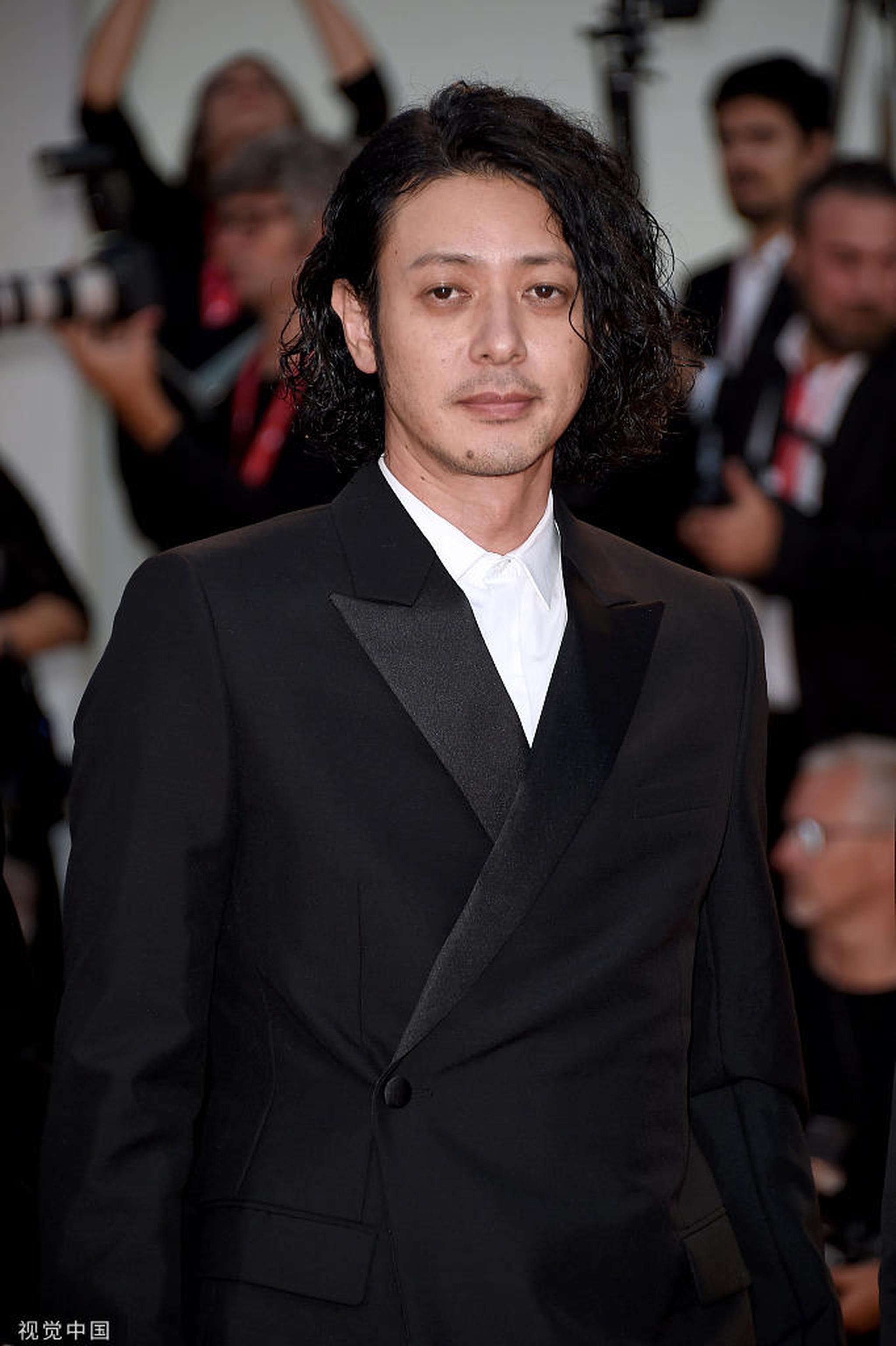 《兰心大剧院》主演小田切让