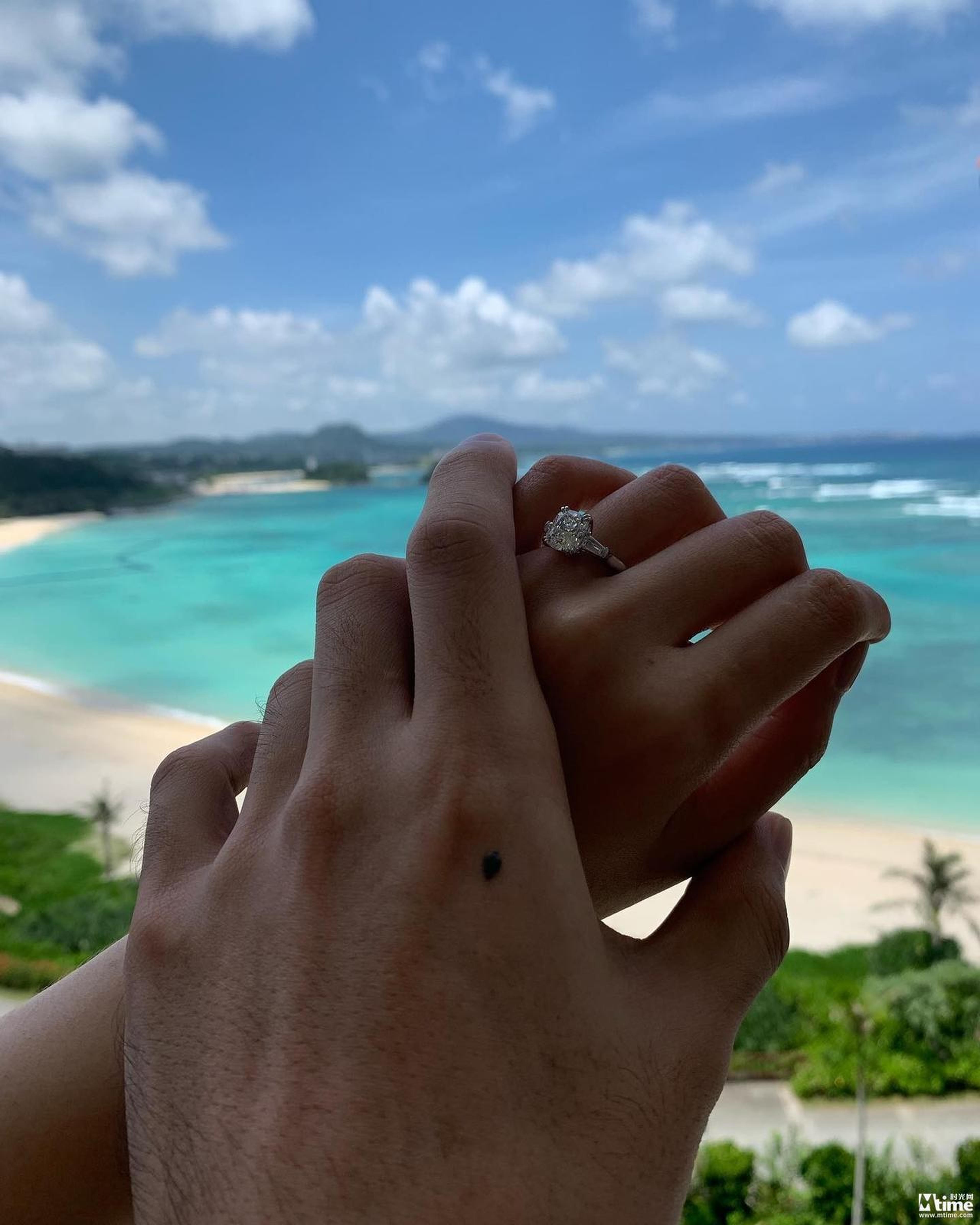 李荣浩向杨丞琳求婚成功照片