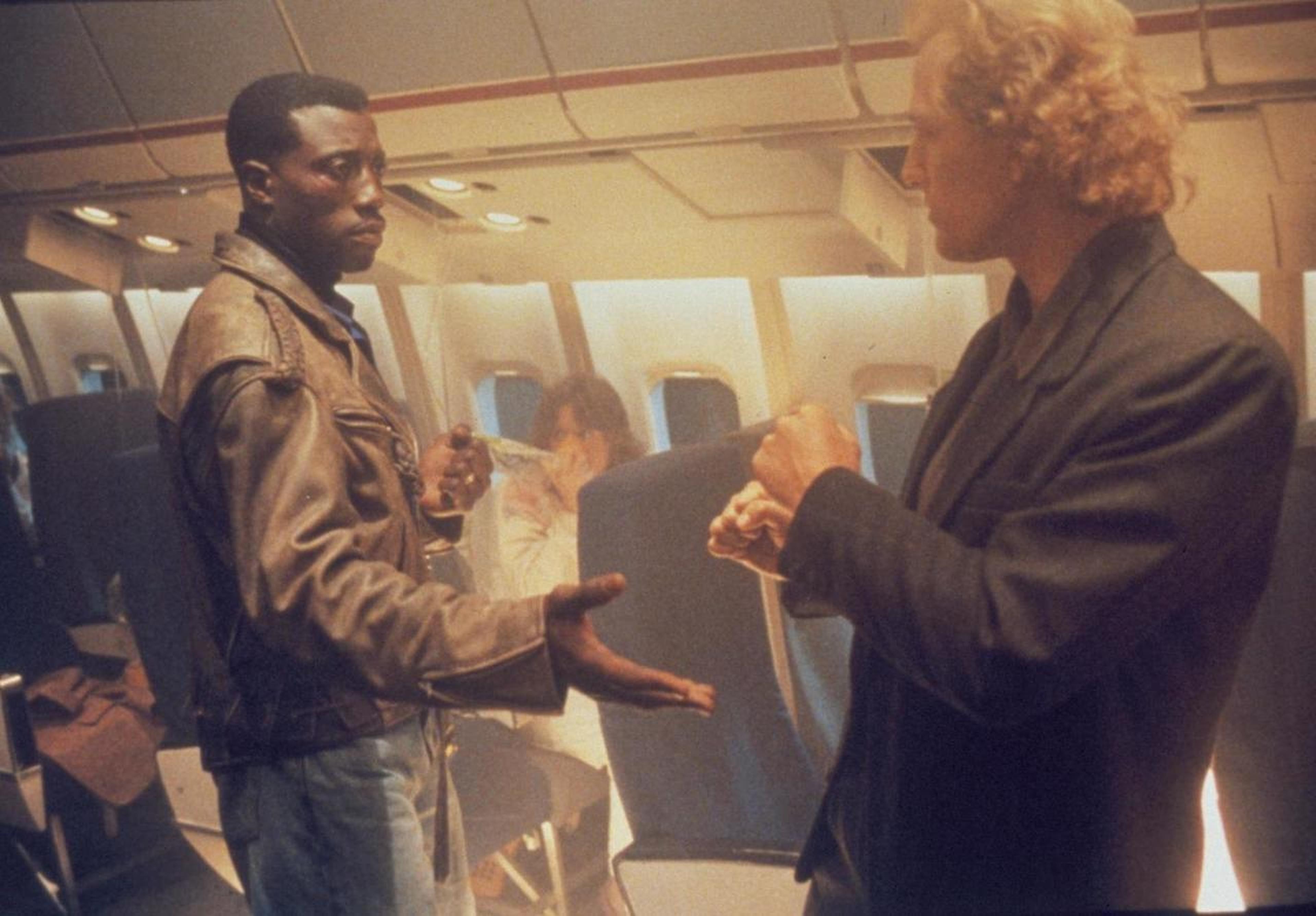 Top20：《巡弋悍将》 (1992) 韦斯利·斯奈普斯主演，一帮穷凶极恶的歹徒乘坐飞机唯有一个目的——劫机！对于163次航班的一百多名乘客来说， 这无疑是一场浩劫，然而幸运的是，在飞机的57号座位上还有一个可以拯救他们的人， 他就是约翰·科特。