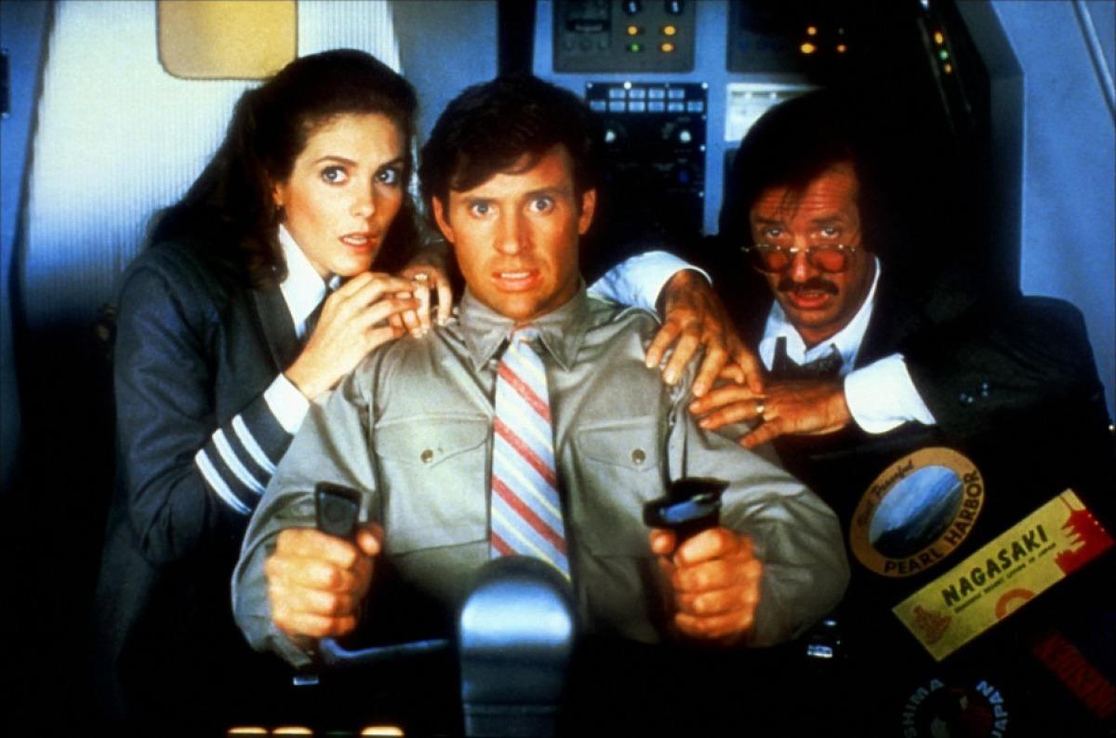 Top15：《空前绝后满天飞》 (1980) 本片虽然是喜剧片，其实故事也挺紧张刺激的呢，因机长食物中毒致死，前飞行员泰德被迫去接管控制飞机航行……