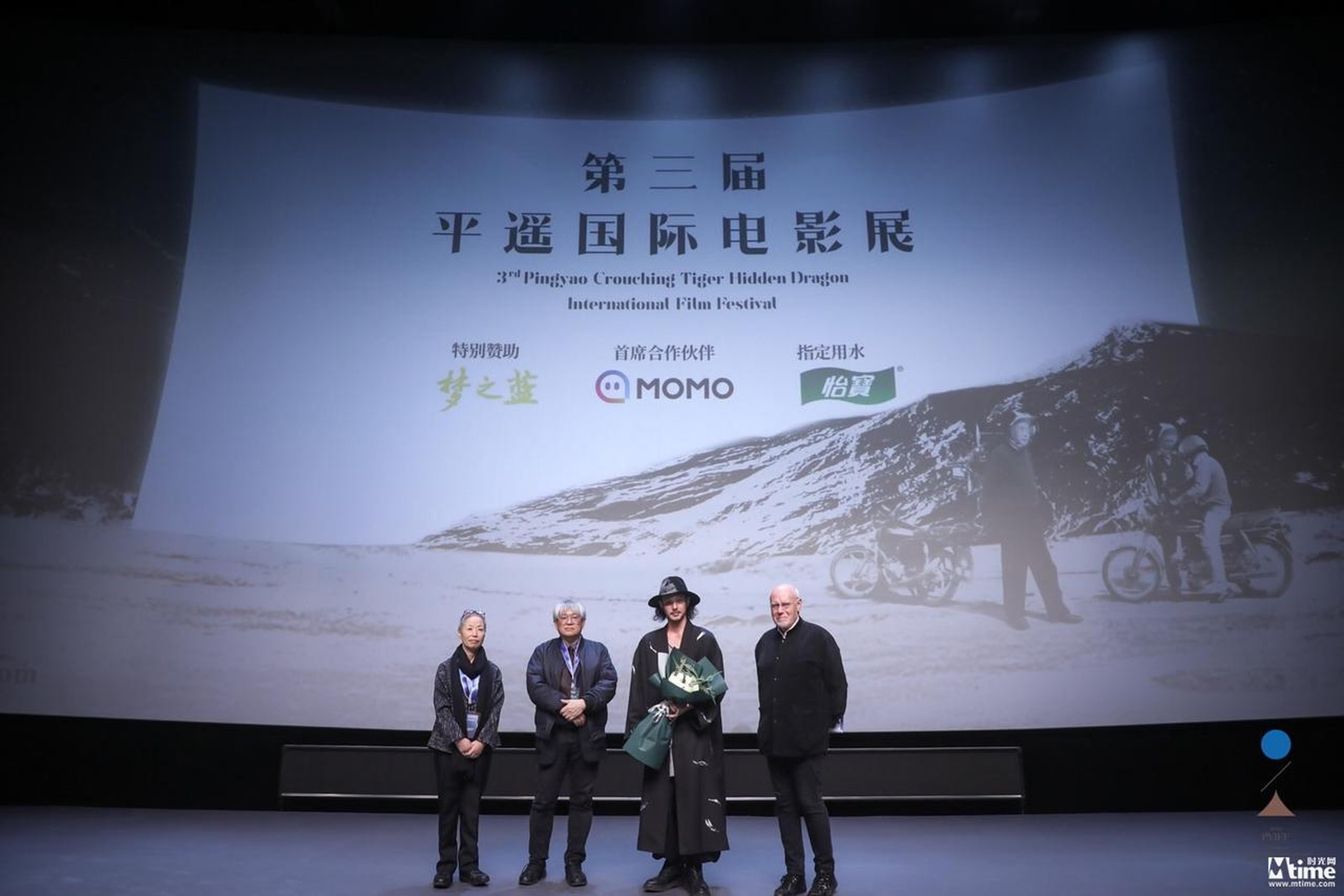 首映映后交流与艺术总监马可穆勒合影留念