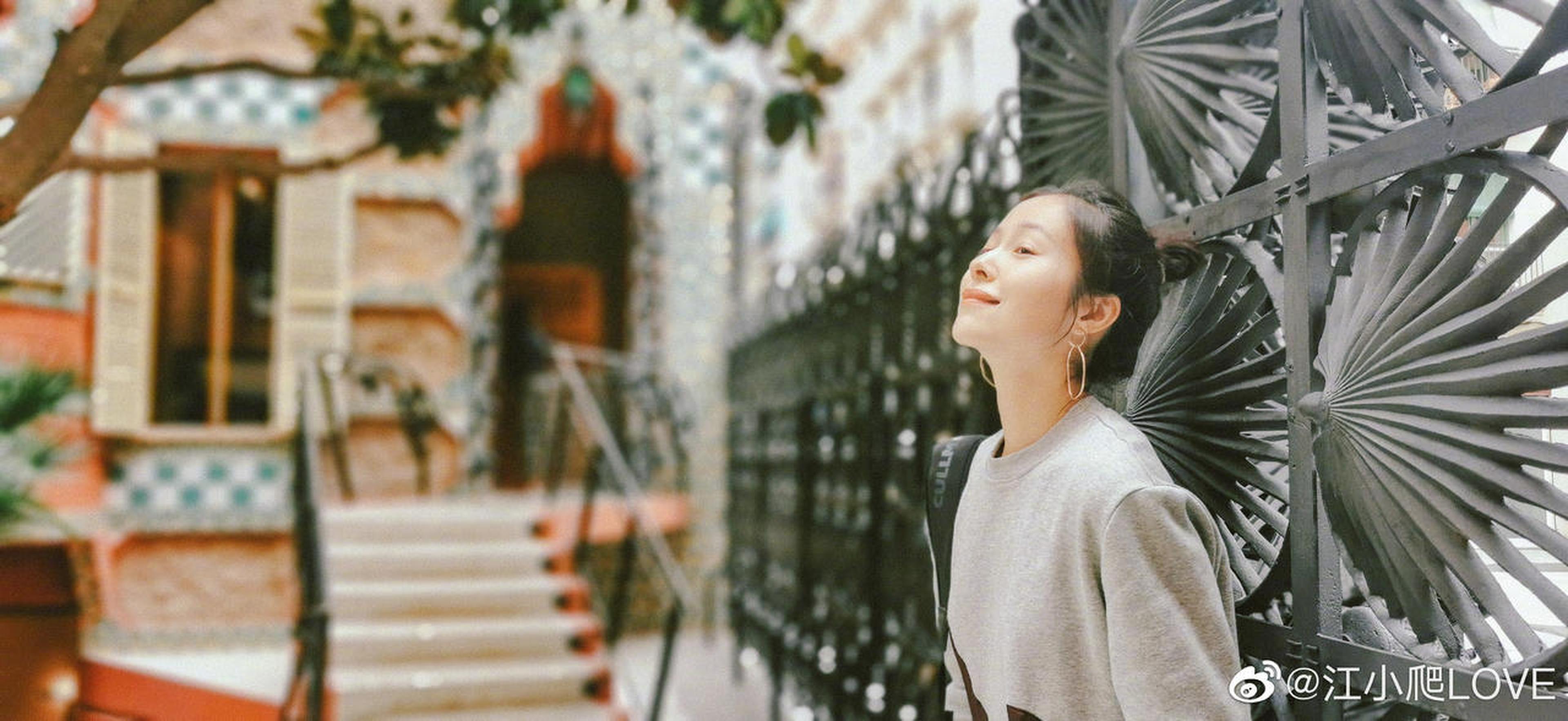 江一燕近年专注打造自己“文艺女青年”的形象
