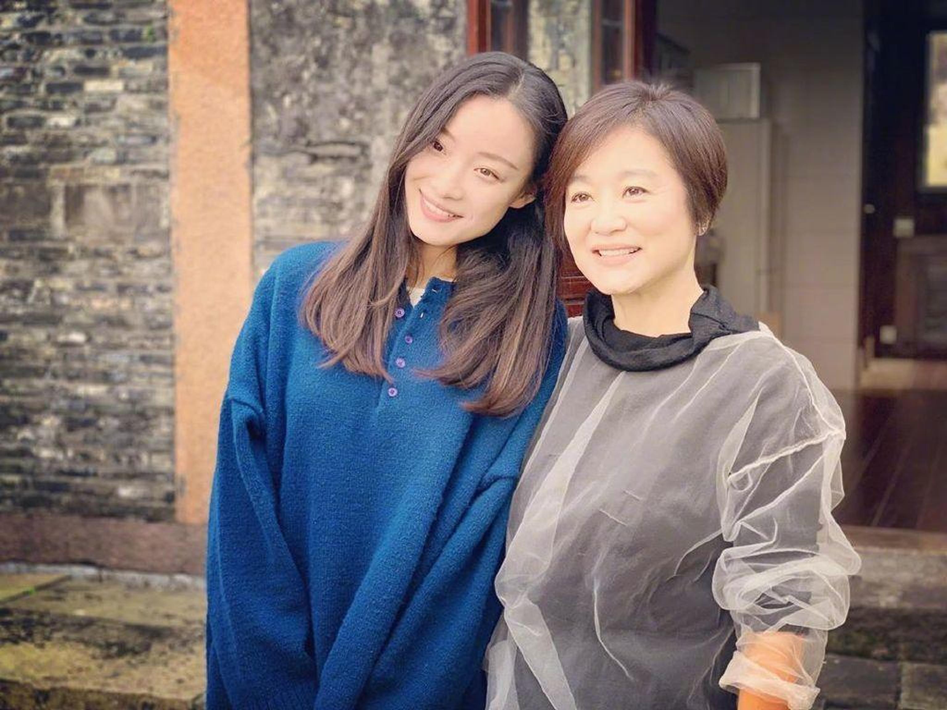 倪妮和林青霞在乌镇戏剧节上的合影