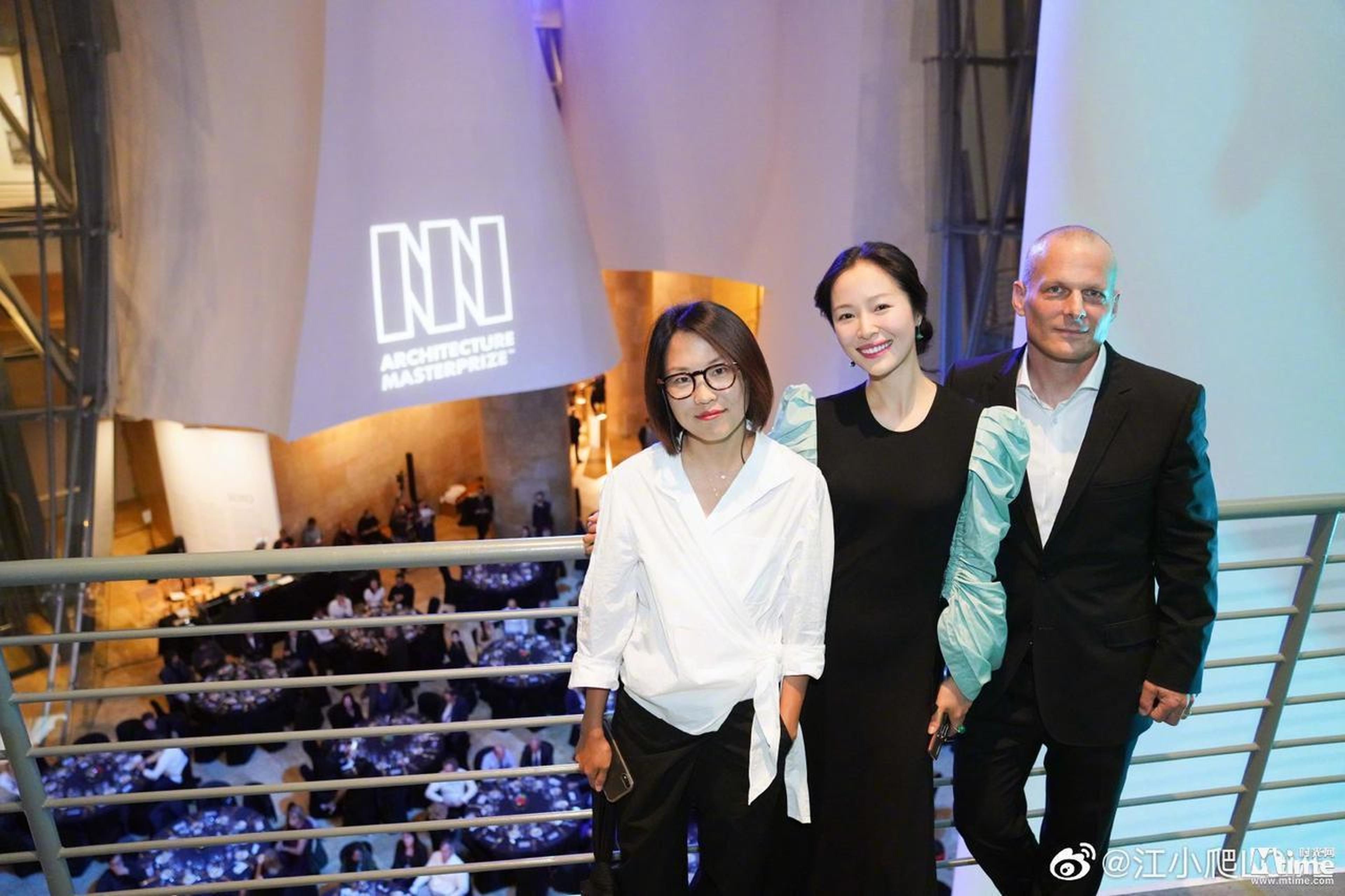 江一燕因晒出自己获得“美国建筑大师奖”引发争议