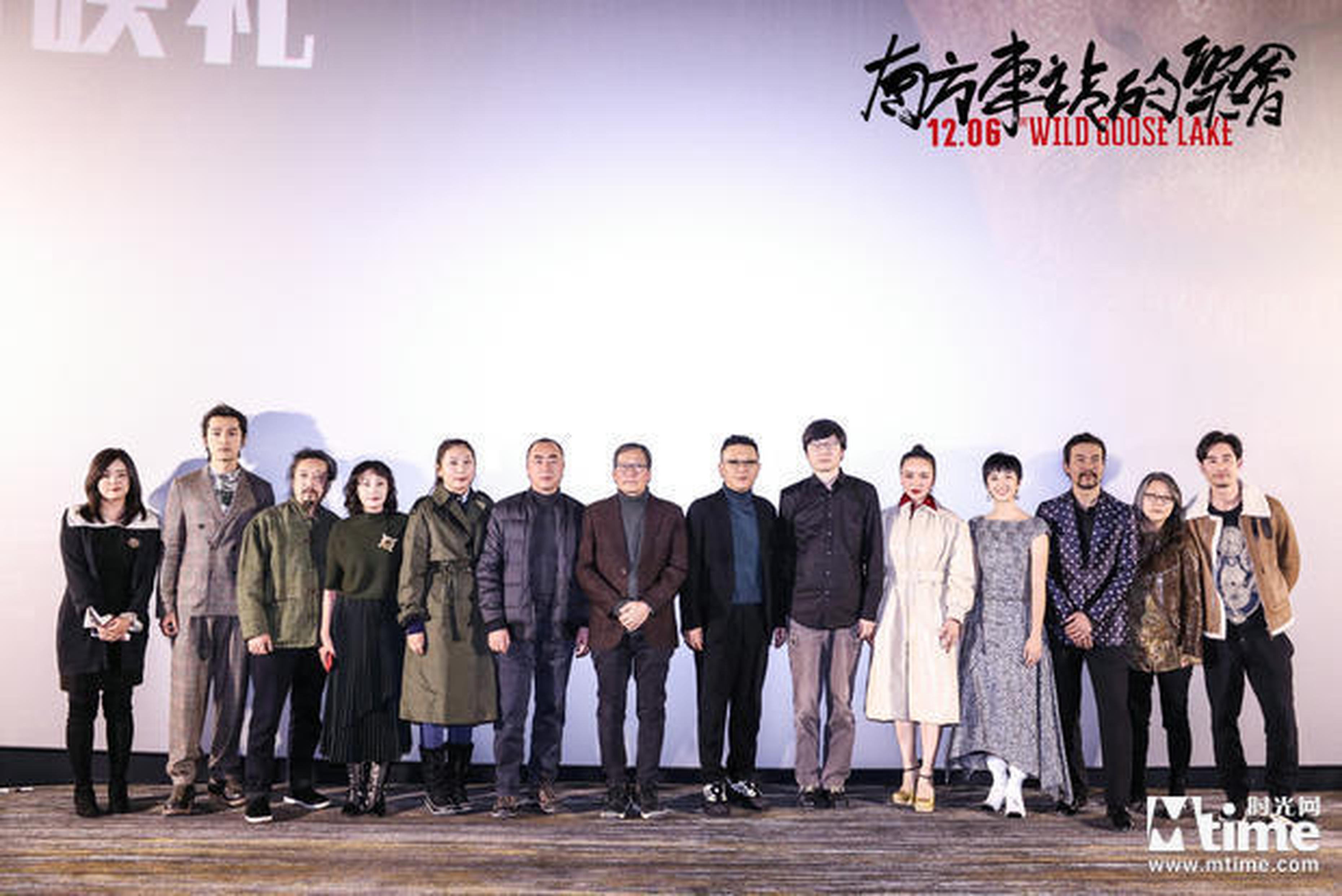 《南方车站的聚会》主创全体合影