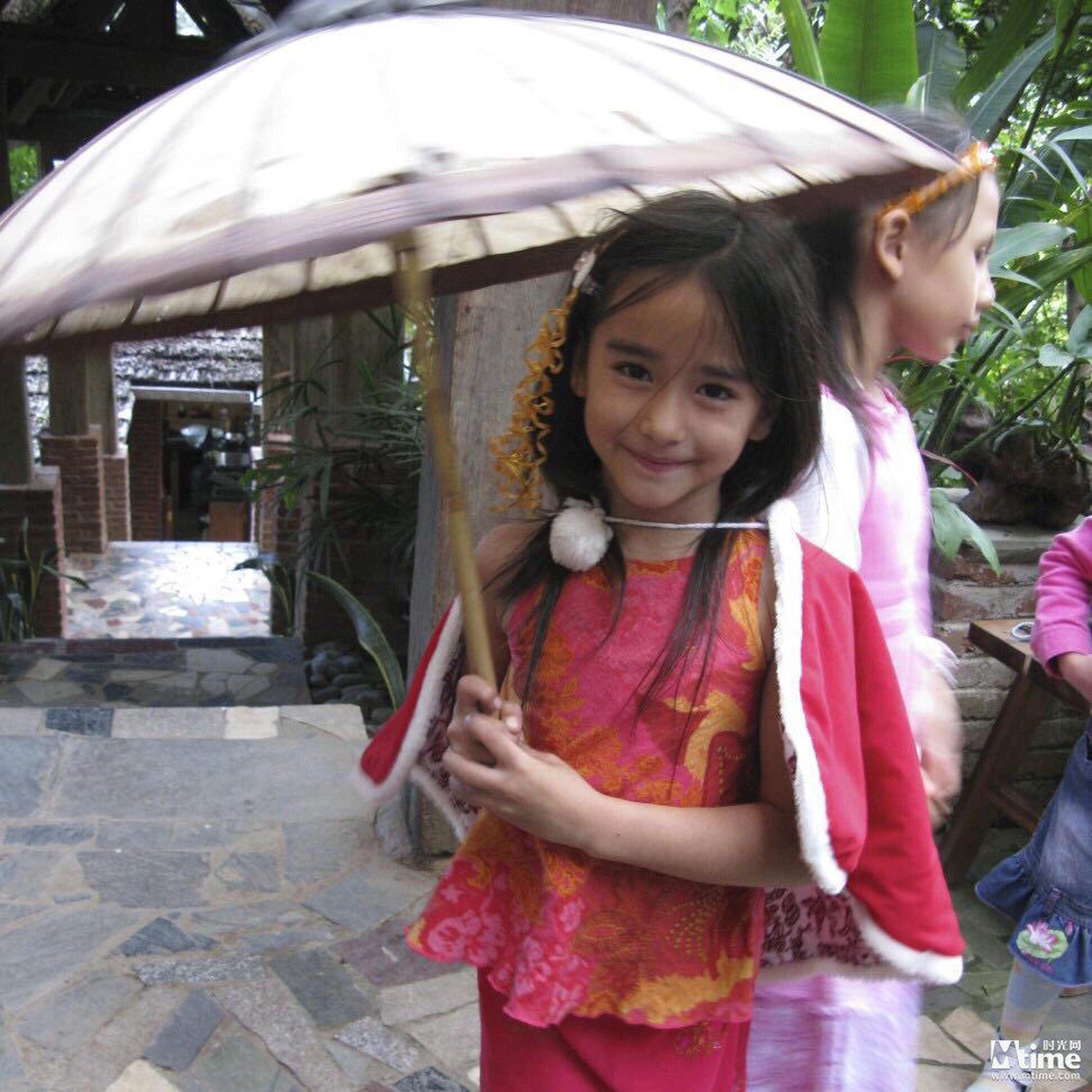 儿时的李宛妲