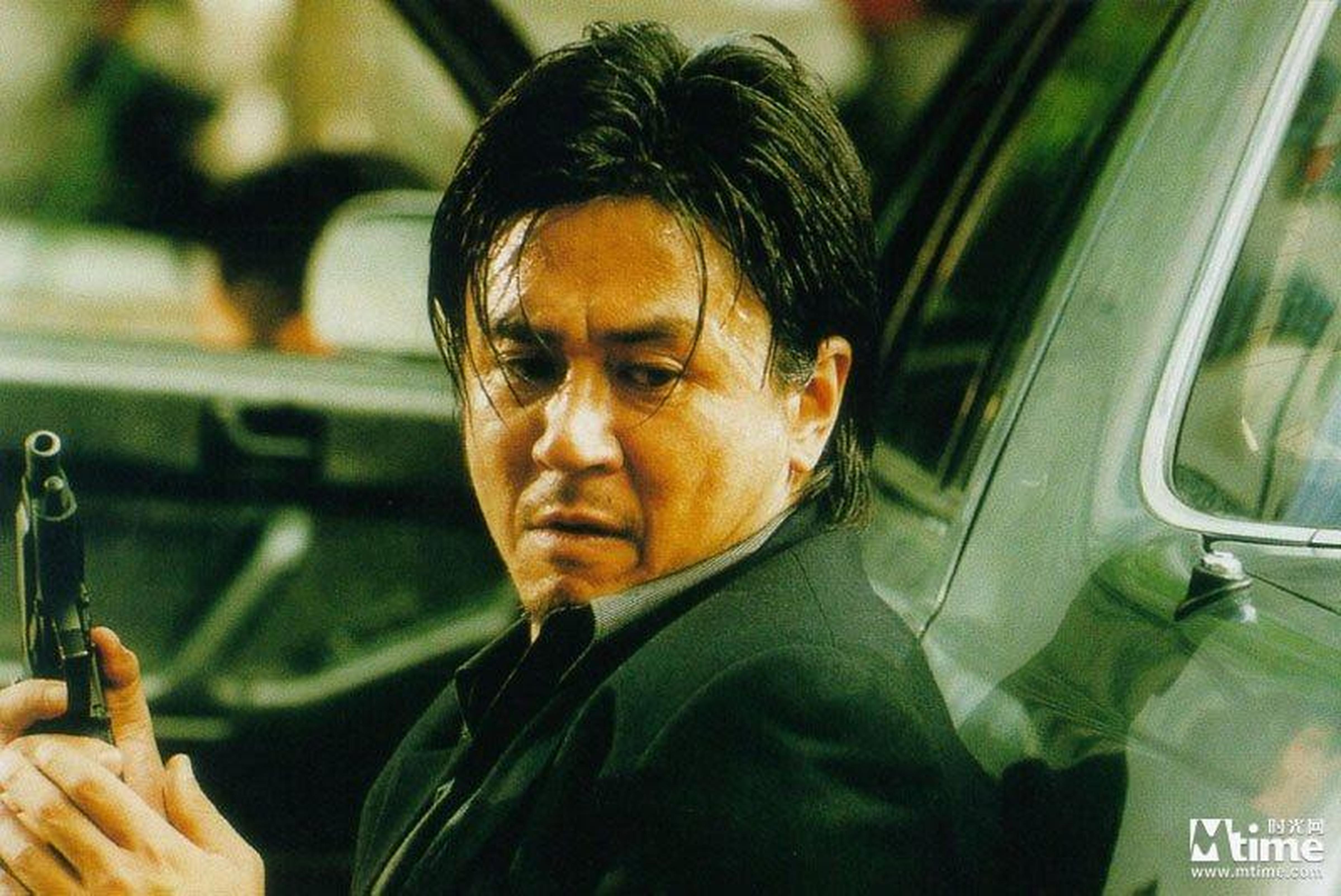 96.《生死谍变》(1999)导演:姜帝圭主演:韩石圭、崔岷植、宋康昊韩国现代类型电影复兴的基石,打破了当时的票房记录。