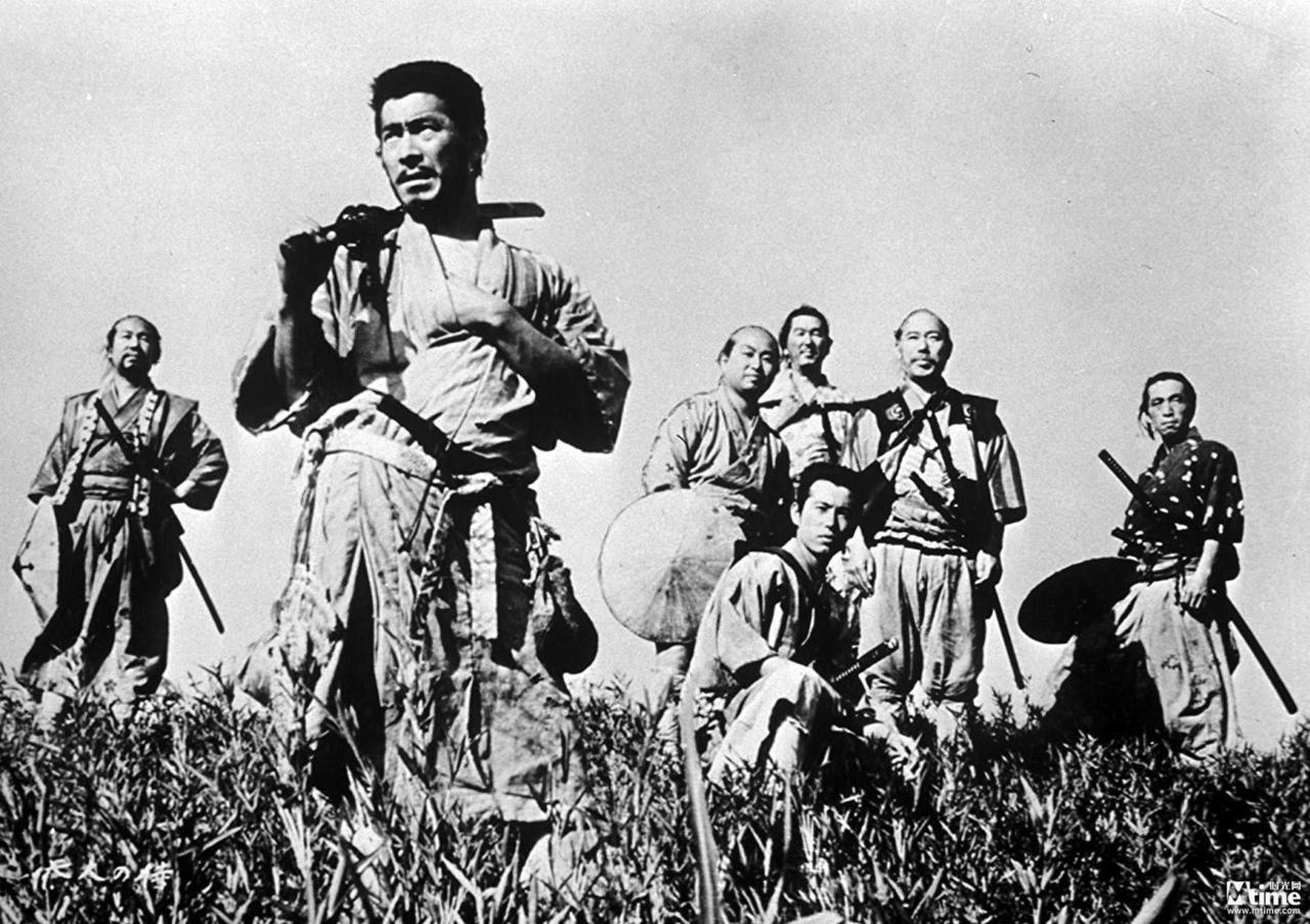 2.《七武士》(1954)导演:黑泽明主演:三船敏郎、志村乔《七武士》重新定义了现代动作电影,无论它的叙事、运镜、主题还是人物塑造。