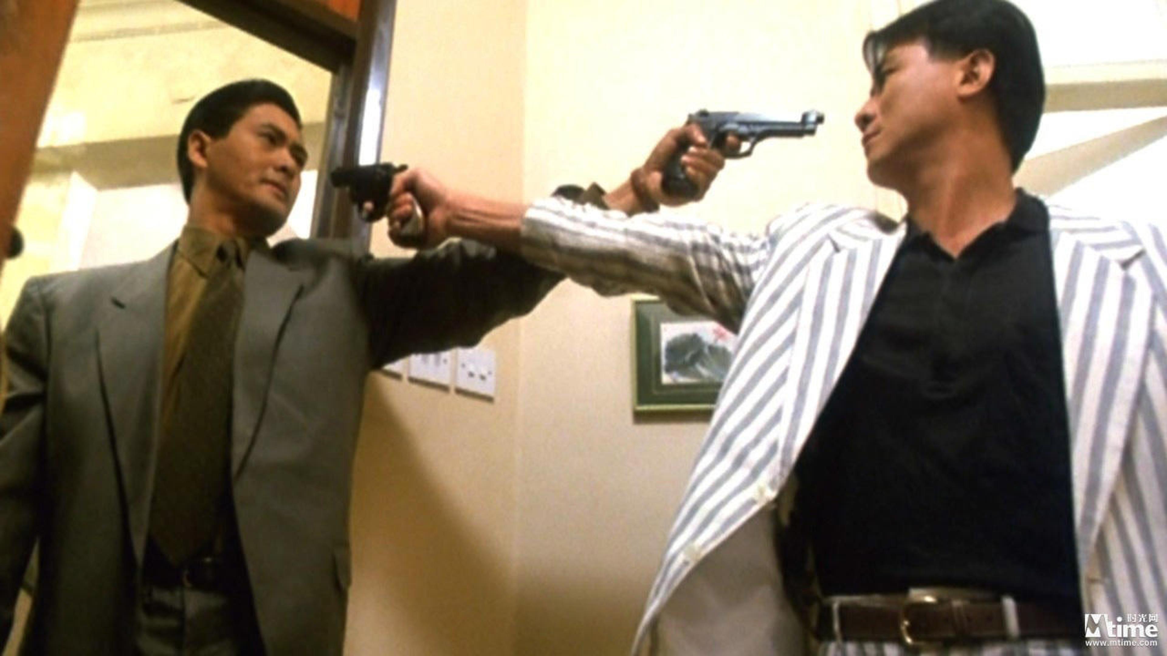 27.《喋血双雄》(1989)导演:吴宇森主演:周润发、李修贤止不住的血,忍不住的男人间的浪漫。