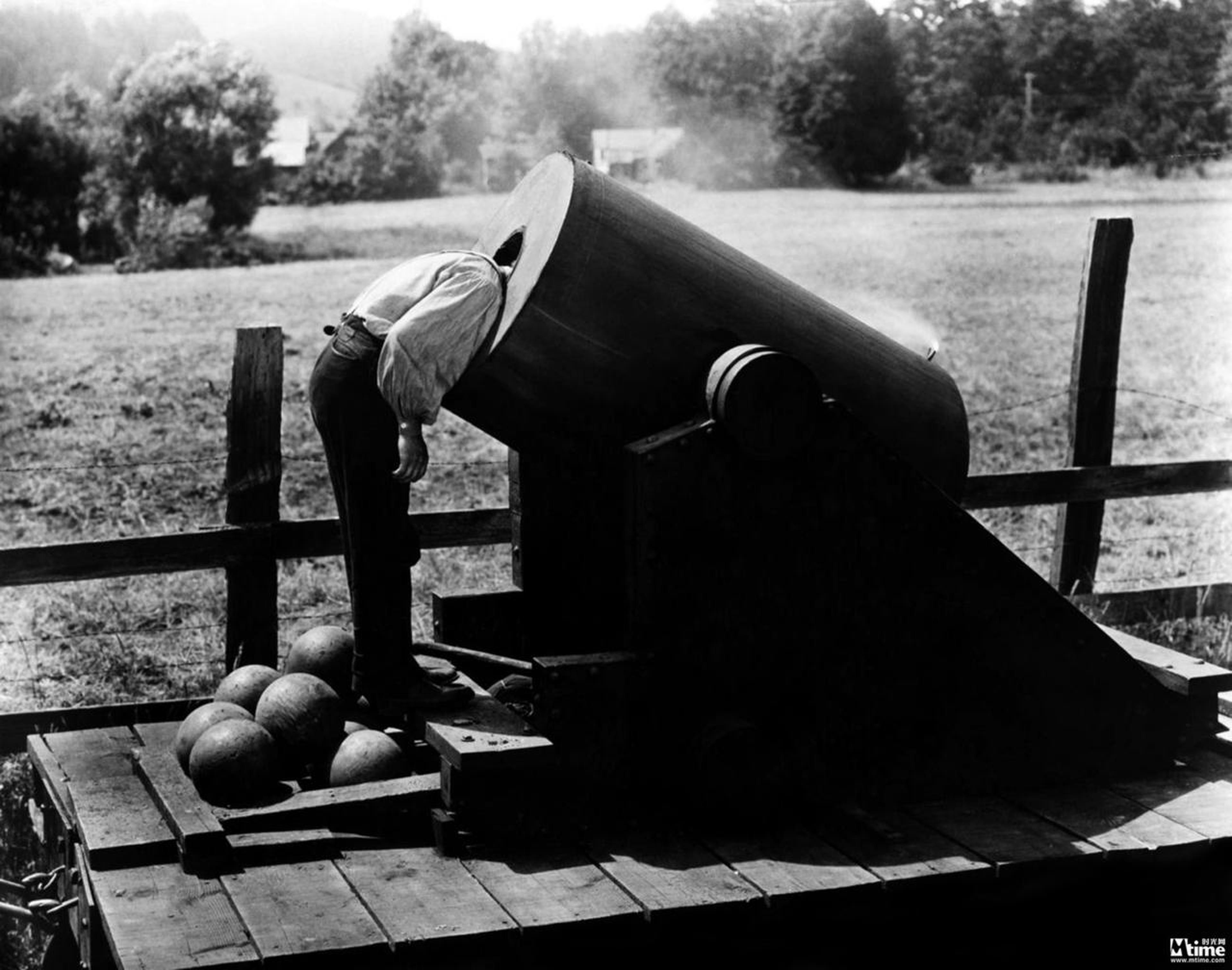30.《将军号》(1926)导演:巴斯特·基顿主演:巴斯特·基顿冷面笑匠巴斯特·基顿的经典代表作,火车追逐场面与个人动作喜剧擦出的火花。