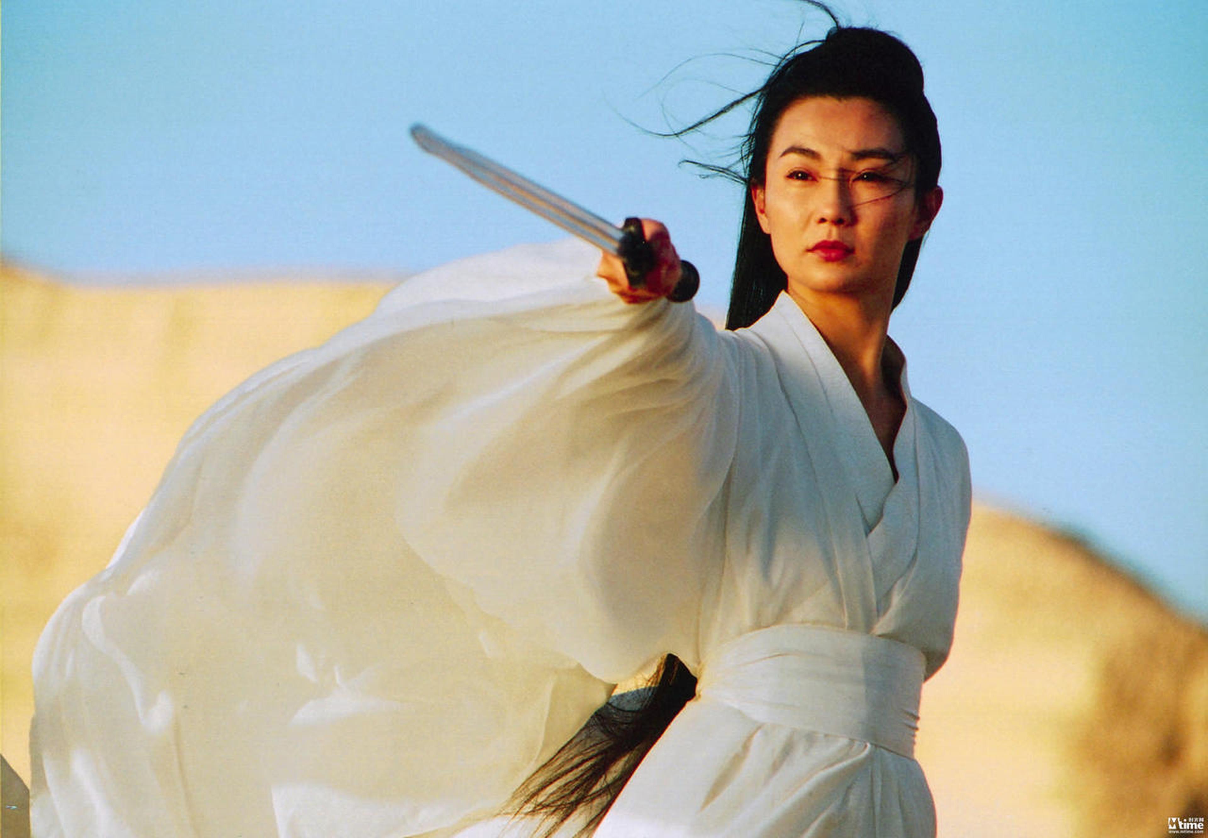 76.《英雄》(2002)导演:张艺谋主演:李连杰、梁朝伟、张曼玉、章子怡西方世界对《英雄》的偏爱远超国内,本片也是张艺谋个人美学的一次挥洒。