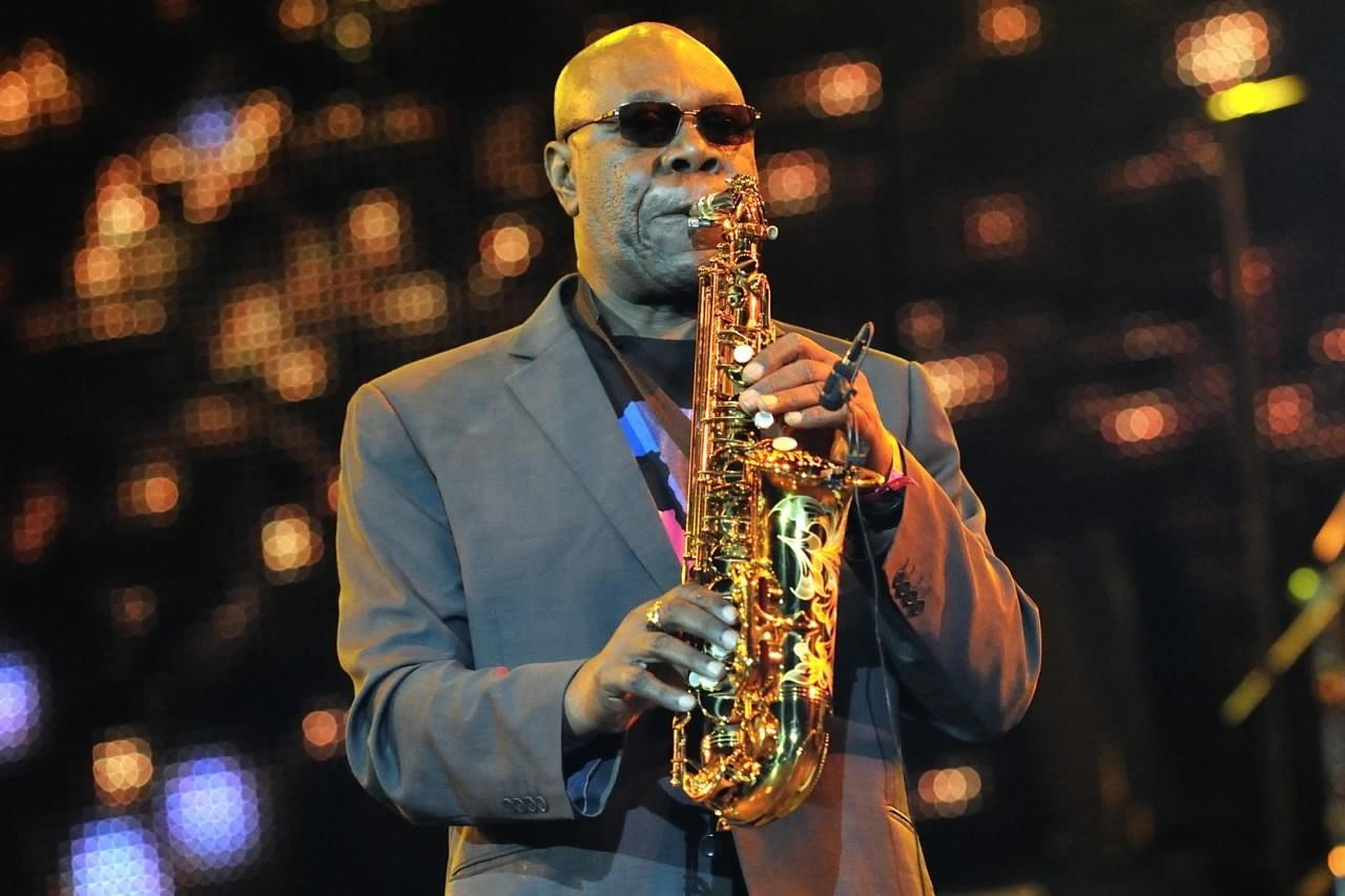 被誉为“爵士乐传奇”的Manu Dibango