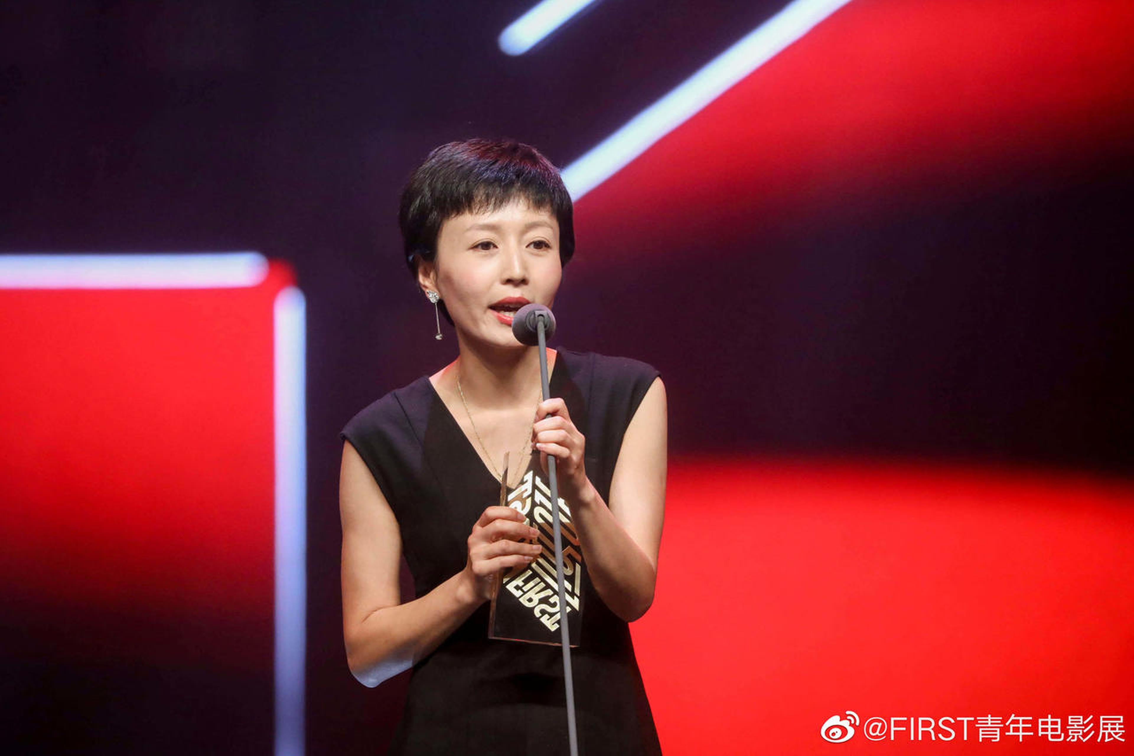 《情诗》演员周青获最佳演员奖